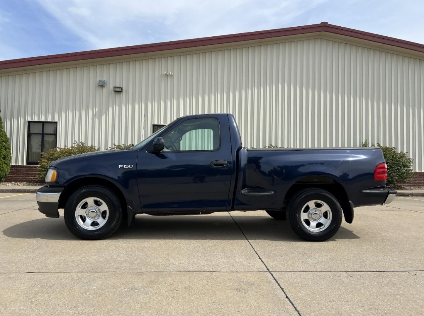 2002 BLUE /Gray Cloth Ford F-150 XLT Flareside 2WD (2FTRF07252C) with an 4.2L V6 engine, Automatic transmission, located at 2990 Old Orchard Rd., Jackson, MO, 63755, 37.354214, -89.612106 - 2002 Ford F-150 XLT 114xxx miles Rear Wheel Drive 4.2L V6 Automatic Cruise Power Windows/Locks/Mirrors We have financing available and we accept trades! Fill out a credit application on our website or come by today! If you have any questions, give us a call at (573) 204-7777 or visit our web - Photo#3