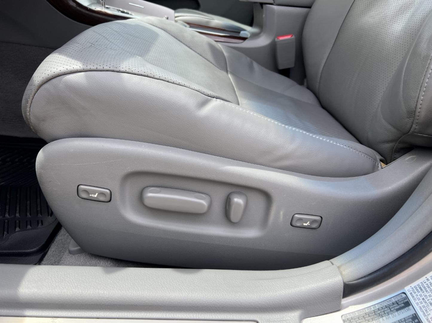 2008 GOLD /Gray Leather Toyota Avalon Limited (4T1BK36B98U) with an 3.5L V6 engine, Automatic transmission, located at 2990 Old Orchard Rd., Jackson, MO, 63755, 37.354214, -89.612106 - 2008 Toyota Avalon Limited 1-Owner 138xxx miles Front Wheel Drive 3.5L V6 Automatic Leather Power/Heated/Cooled Seats Sunroof Cruise Power Windows/Locks/Mirrors We have financing available and we accept trades! Fill out a credit application on our website or come by today! If you have an - Photo#4