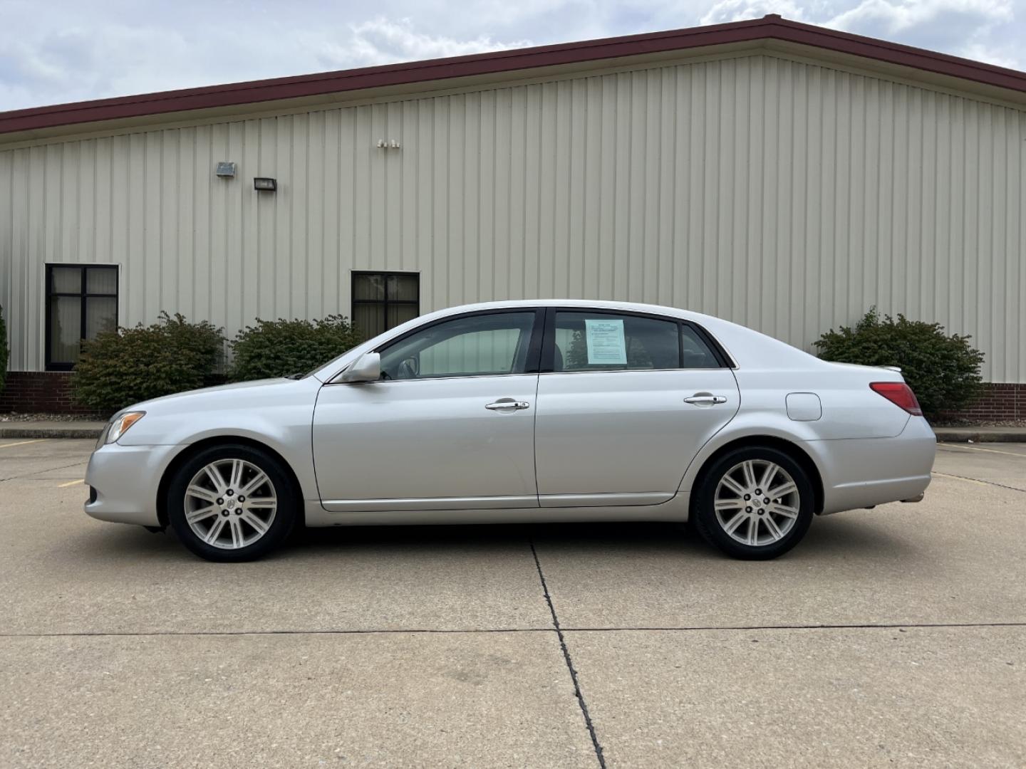 2008 GOLD /Gray Leather Toyota Avalon Limited (4T1BK36B98U) with an 3.5L V6 engine, Automatic transmission, located at 2990 Old Orchard Rd., Jackson, MO, 63755, 37.354214, -89.612106 - 2008 Toyota Avalon Limited 1-Owner 138xxx miles Front Wheel Drive 3.5L V6 Automatic Leather Power/Heated/Cooled Seats Sunroof Cruise Power Windows/Locks/Mirrors We have financing available and we accept trades! Fill out a credit application on our website or come by today! If you have an - Photo#6