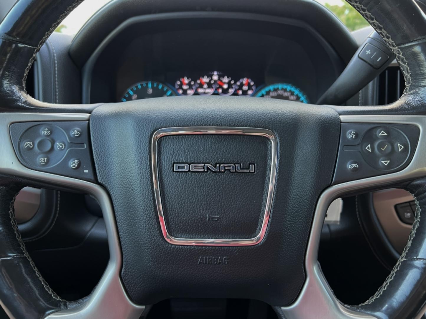 2018 GRAY /Black Leather GMC Sierra 1500 Denali Crew Cab Long Box 4WD (3GTU2PEC0JG) with an 5.3L V8 engine, Automatic transmission, located at 506 S. Kingshighway, Cape Girardeau, MO, 63703, (573) 235-5000, 37.294991, -89.553635 - 2018 GMC Sierra 1500 Denali 165xxx miles 4x4 5.3L V8 Automatic Leather New Tires Navigation Power/Heated/Cooled Seats Heated Steering Wheel Backup Camera Bluetooth Remote Start Cruise Power Windows/Locks/Mirrors We have financing available and we accept trades! Fill out a credit appli - Photo#20