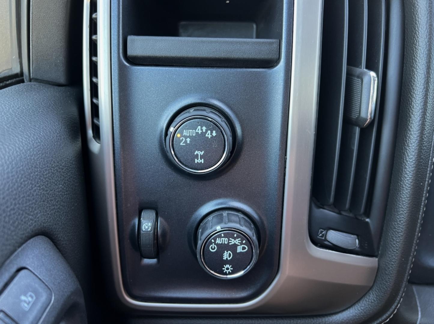 2018 GRAY /Black Leather GMC Sierra 1500 Denali Crew Cab Long Box 4WD (3GTU2PEC0JG) with an 5.3L V8 engine, Automatic transmission, located at 506 S. Kingshighway, Cape Girardeau, MO, 63703, (573) 235-5000, 37.294991, -89.553635 - 2018 GMC Sierra 1500 Denali 165xxx miles 4x4 5.3L V8 Automatic Leather New Tires Navigation Power/Heated/Cooled Seats Heated Steering Wheel Backup Camera Bluetooth Remote Start Cruise Power Windows/Locks/Mirrors We have financing available and we accept trades! Fill out a credit appli - Photo#2
