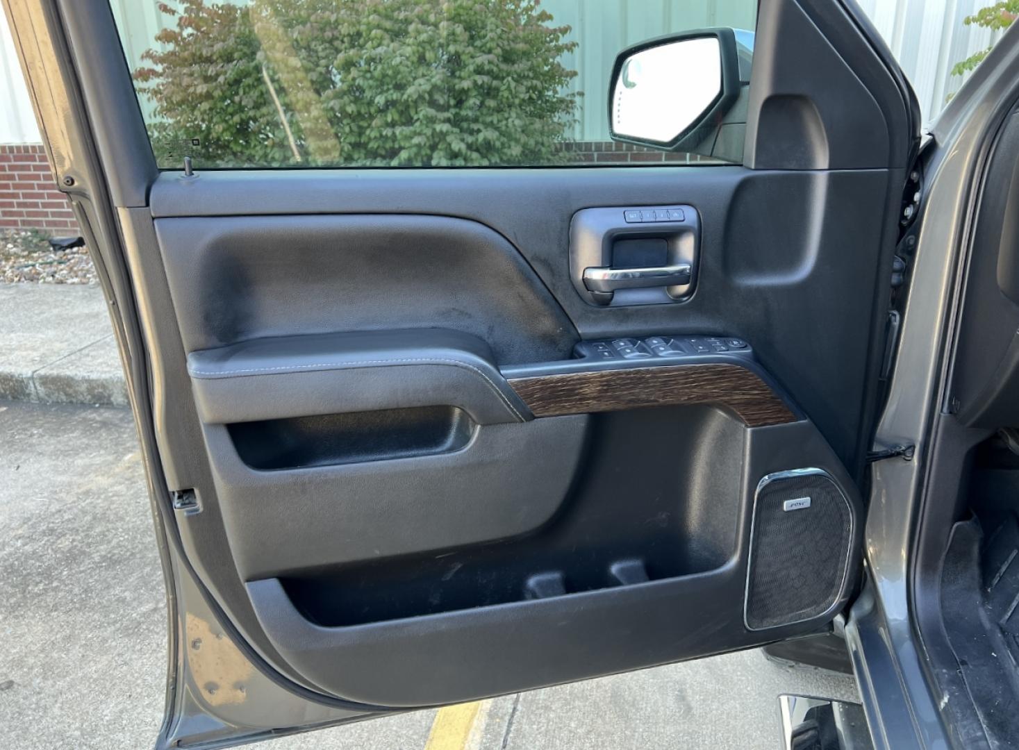 2018 GRAY /Black Leather GMC Sierra 1500 Denali Crew Cab Long Box 4WD (3GTU2PEC0JG) with an 5.3L V8 engine, Automatic transmission, located at 506 S. Kingshighway, Cape Girardeau, MO, 63703, (573) 235-5000, 37.294991, -89.553635 - 2018 GMC Sierra 1500 Denali 165xxx miles 4x4 5.3L V8 Automatic Leather New Tires Navigation Power/Heated/Cooled Seats Heated Steering Wheel Backup Camera Bluetooth Remote Start Cruise Power Windows/Locks/Mirrors We have financing available and we accept trades! Fill out a credit appli - Photo#13