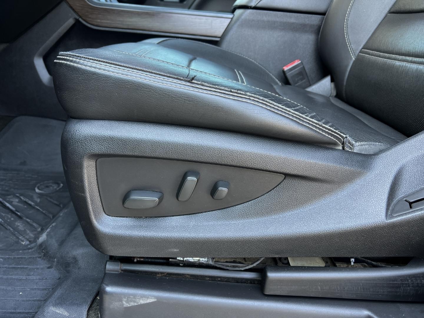 2018 GRAY /Black Leather GMC Sierra 1500 Denali Crew Cab Long Box 4WD (3GTU2PEC0JG) with an 5.3L V8 engine, Automatic transmission, located at 506 S. Kingshighway, Cape Girardeau, MO, 63703, (573) 235-5000, 37.294991, -89.553635 - 2018 GMC Sierra 1500 Denali 165xxx miles 4x4 5.3L V8 Automatic Leather New Tires Navigation Power/Heated/Cooled Seats Heated Steering Wheel Backup Camera Bluetooth Remote Start Cruise Power Windows/Locks/Mirrors We have financing available and we accept trades! Fill out a credit appli - Photo#6