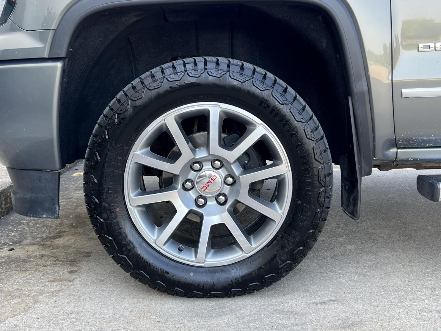 2018 GRAY /Black Leather GMC Sierra 1500 Denali Crew Cab Long Box 4WD (3GTU2PEC0JG) with an 5.3L V8 engine, Automatic transmission, located at 506 S. Kingshighway, Cape Girardeau, MO, 63703, (573) 235-5000, 37.294991, -89.553635 - 2018 GMC Sierra 1500 Denali 165xxx miles 4x4 5.3L V8 Automatic Leather New Tires Navigation Power/Heated/Cooled Seats Heated Steering Wheel Backup Camera Bluetooth Remote Start Cruise Power Windows/Locks/Mirrors We have financing available and we accept trades! Fill out a credit appli - Photo#33
