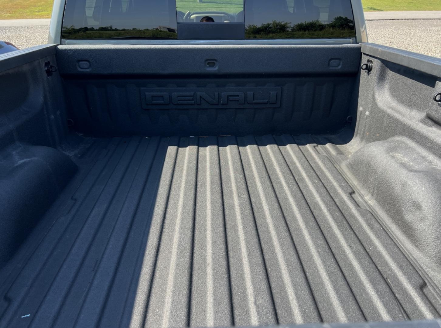 2018 GRAY /Black Leather GMC Sierra 1500 Denali Crew Cab Long Box 4WD (3GTU2PEC0JG) with an 5.3L V8 engine, Automatic transmission, located at 506 S. Kingshighway, Cape Girardeau, MO, 63703, (573) 235-5000, 37.294991, -89.553635 - 2018 GMC Sierra 1500 Denali 165xxx miles 4x4 5.3L V8 Automatic Leather New Tires Navigation Power/Heated/Cooled Seats Heated Steering Wheel Backup Camera Bluetooth Remote Start Cruise Power Windows/Locks/Mirrors We have financing available and we accept trades! Fill out a credit appli - Photo#19