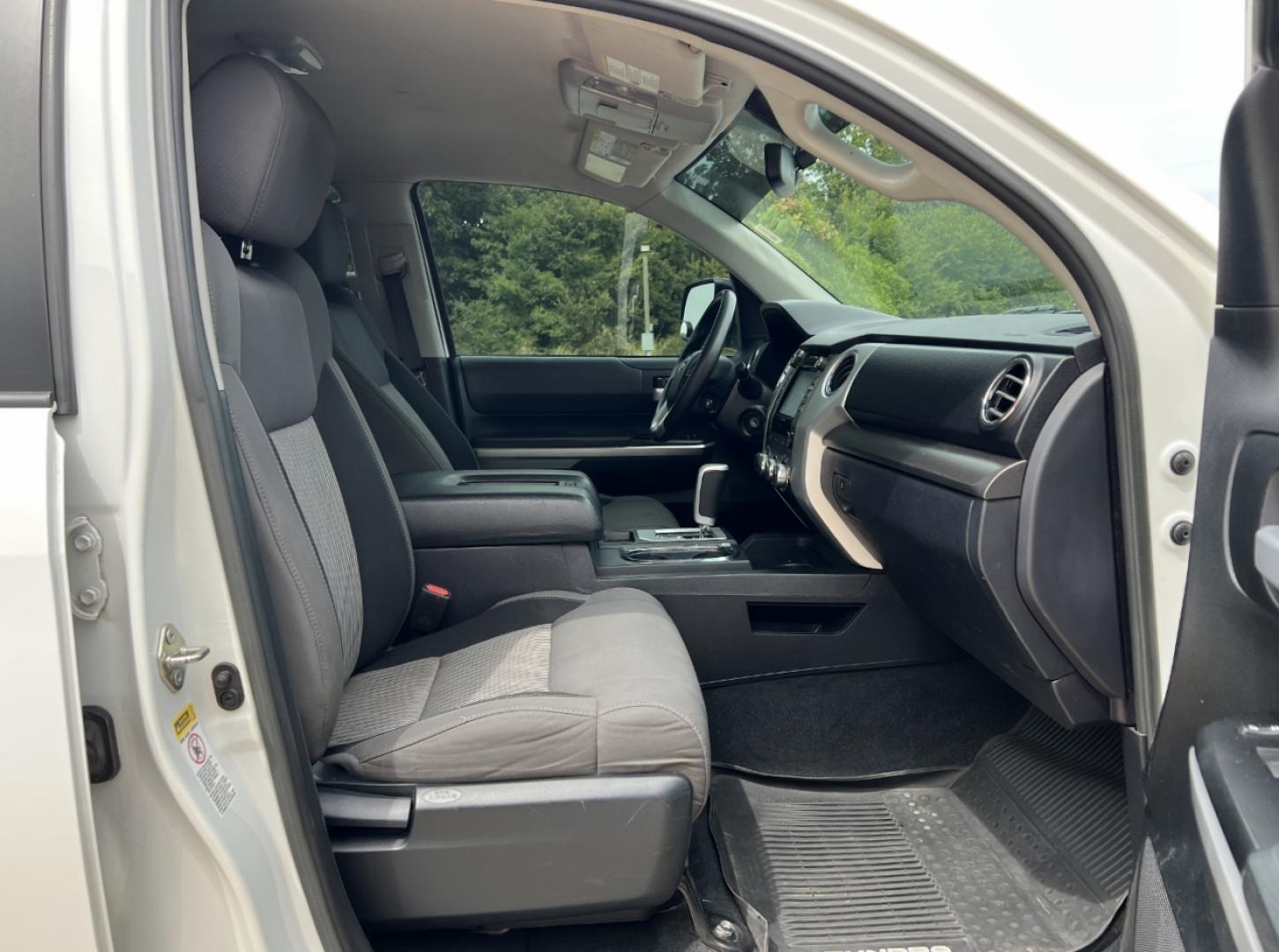 2017 WHITE /Black Cloth Toyota Tundra SR5 (5TFUW5F1XHX) with an 5.7L V8 engine, Automatic transmission, located at 2990 Old Orchard Rd., Jackson, MO, 63755, 37.354214, -89.612106 - 2017 Toyota Tundra SR5 149xxx miles 4x4 5.7L V8 Automatic 20" Wheels Backup Camera Power Driver Seat Bluetooth Cruise Power Windows/Locks/Mirrors We have financing available and we accept trades! Fill out a credit application on our website or come by today! If you have any questions, gi - Photo#15