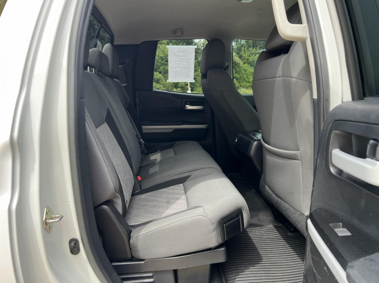 2017 WHITE /Black Cloth Toyota Tundra SR5 (5TFUW5F1XHX) with an 5.7L V8 engine, Automatic transmission, located at 2990 Old Orchard Rd., Jackson, MO, 63755, 37.354214, -89.612106 - 2017 Toyota Tundra SR5 149xxx miles 4x4 5.7L V8 Automatic 20" Wheels Backup Camera Power Driver Seat Bluetooth Cruise Power Windows/Locks/Mirrors We have financing available and we accept trades! Fill out a credit application on our website or come by today! If you have any questions, gi - Photo#17