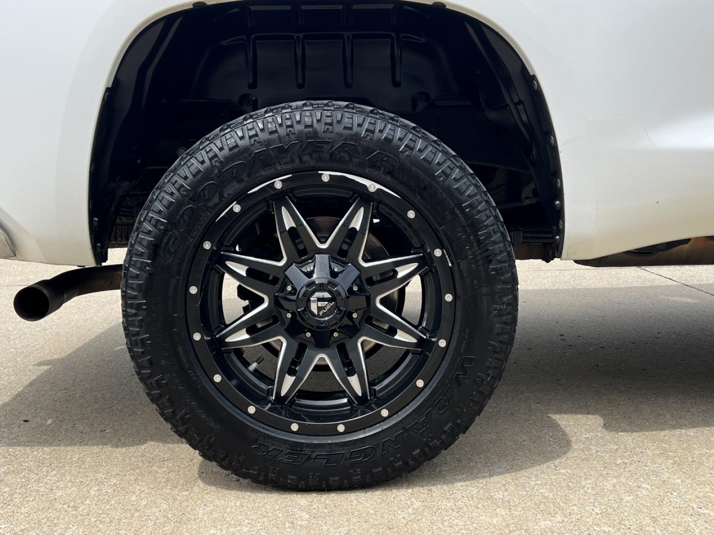2017 WHITE /Black Cloth Toyota Tundra SR5 (5TFUW5F1XHX) with an 5.7L V8 engine, Automatic transmission, located at 2990 Old Orchard Rd., Jackson, MO, 63755, 37.354214, -89.612106 - 2017 Toyota Tundra SR5 149xxx miles 4x4 5.7L V8 Automatic 20" Wheels Backup Camera Power Driver Seat Bluetooth Cruise Power Windows/Locks/Mirrors We have financing available and we accept trades! Fill out a credit application on our website or come by today! If you have any questions, gi - Photo#37