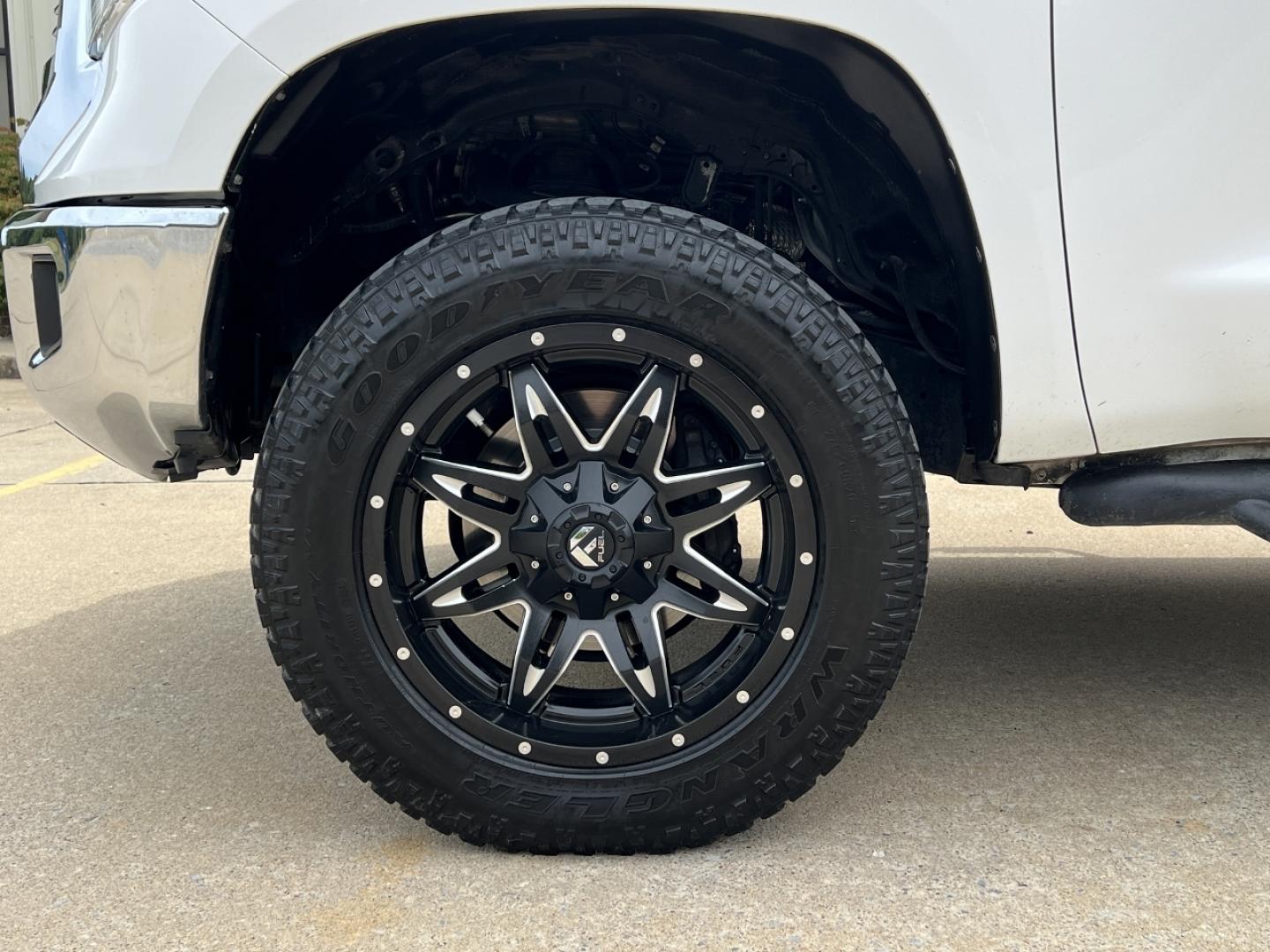 2017 WHITE /Black Cloth Toyota Tundra SR5 (5TFUW5F1XHX) with an 5.7L V8 engine, Automatic transmission, located at 2990 Old Orchard Rd., Jackson, MO, 63755, 37.354214, -89.612106 - 2017 Toyota Tundra SR5 149xxx miles 4x4 5.7L V8 Automatic 20" Wheels Backup Camera Power Driver Seat Bluetooth Cruise Power Windows/Locks/Mirrors We have financing available and we accept trades! Fill out a credit application on our website or come by today! If you have any questions, gi - Photo#35