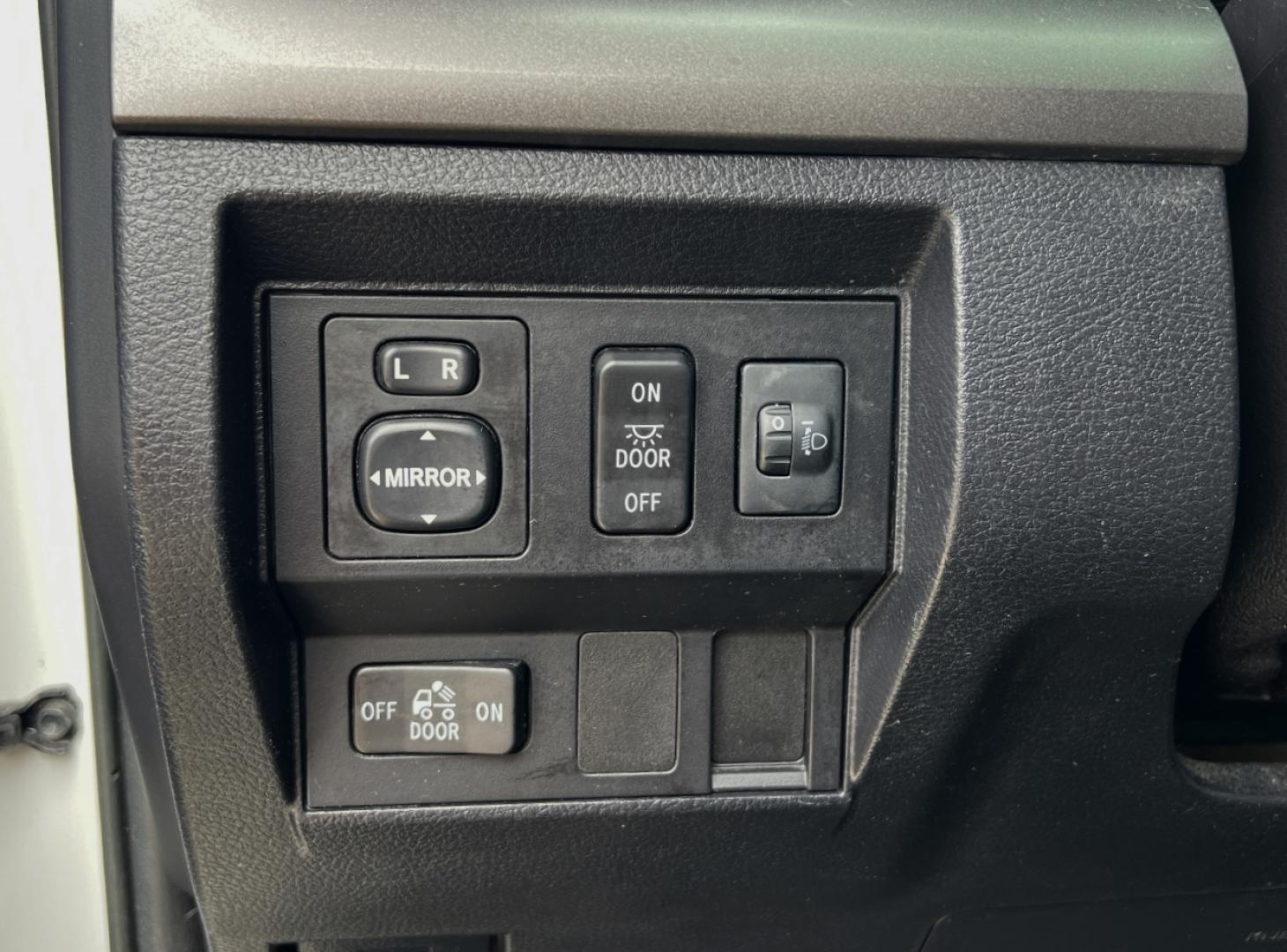 2017 WHITE /Black Cloth Toyota Tundra SR5 (5TFUW5F1XHX) with an 5.7L V8 engine, Automatic transmission, located at 2990 Old Orchard Rd., Jackson, MO, 63755, 37.354214, -89.612106 - 2017 Toyota Tundra SR5 149xxx miles 4x4 5.7L V8 Automatic 20" Wheels Backup Camera Power Driver Seat Bluetooth Cruise Power Windows/Locks/Mirrors We have financing available and we accept trades! Fill out a credit application on our website or come by today! If you have any questions, gi - Photo#30