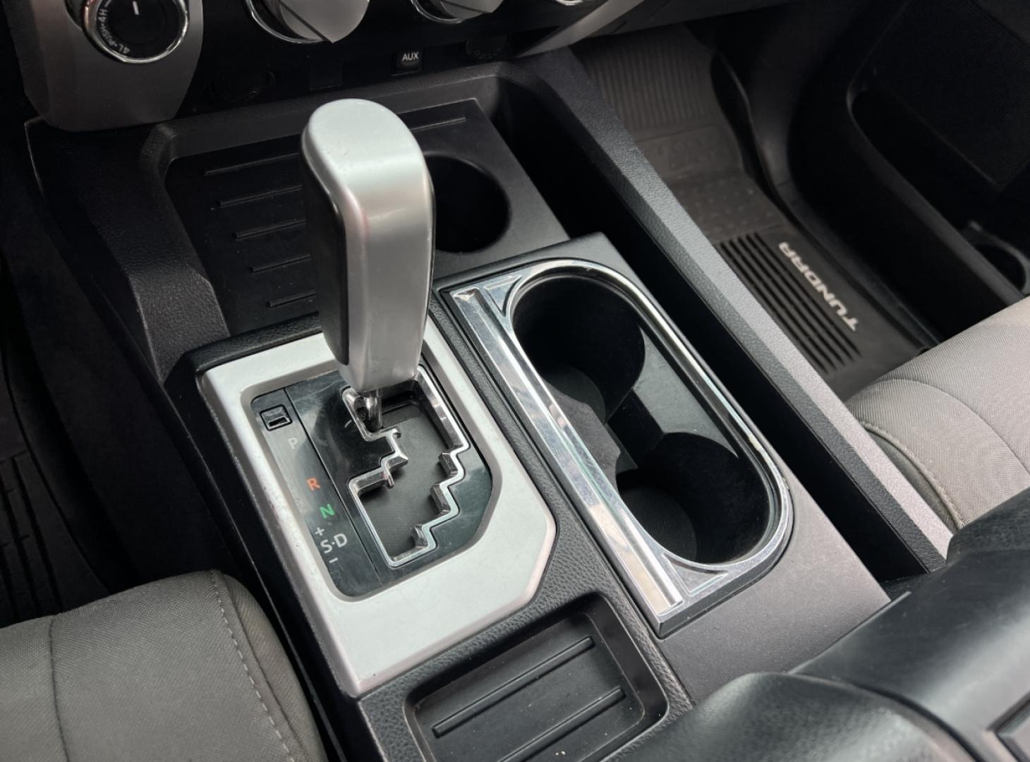 2017 WHITE /Black Cloth Toyota Tundra SR5 (5TFUW5F1XHX) with an 5.7L V8 engine, Automatic transmission, located at 2990 Old Orchard Rd., Jackson, MO, 63755, 37.354214, -89.612106 - 2017 Toyota Tundra SR5 149xxx miles 4x4 5.7L V8 Automatic 20" Wheels Backup Camera Power Driver Seat Bluetooth Cruise Power Windows/Locks/Mirrors We have financing available and we accept trades! Fill out a credit application on our website or come by today! If you have any questions, gi - Photo#23