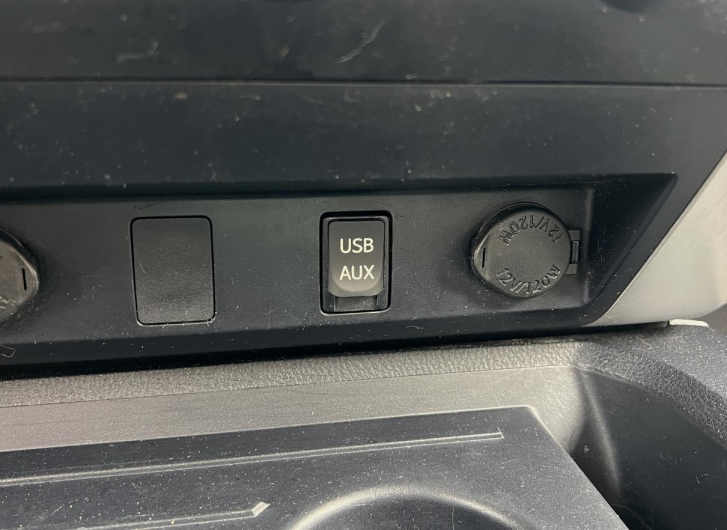 2017 WHITE /Black Cloth Toyota Tundra SR5 (5TFUW5F1XHX) with an 5.7L V8 engine, Automatic transmission, located at 2990 Old Orchard Rd., Jackson, MO, 63755, 37.354214, -89.612106 - 2017 Toyota Tundra SR5 149xxx miles 4x4 5.7L V8 Automatic 20" Wheels Backup Camera Power Driver Seat Bluetooth Cruise Power Windows/Locks/Mirrors We have financing available and we accept trades! Fill out a credit application on our website or come by today! If you have any questions, gi - Photo#27