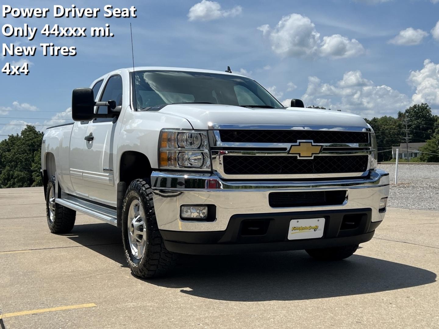 2013 WHITE /Black Cloth Chevrolet Silverado 2500HD LT Ext. Cab 4WD (1GC2KXCGXDZ) with an 6.0L V8 engine, Automatic transmission, located at 2990 Old Orchard Rd., Jackson, MO, 63755, 37.354214, -89.612106 - 2013 Chevrolet Silverado 2500HD LT Only 44xxx miles 4x4 6.0L V8 Automatic New Tires Power Driver Seat Cruise Power Windows/Locks/Mirrors We have financing available and we accept trades! Fill out a credit application on our website or come by today! If you have any questions, give us a cal - Photo#0