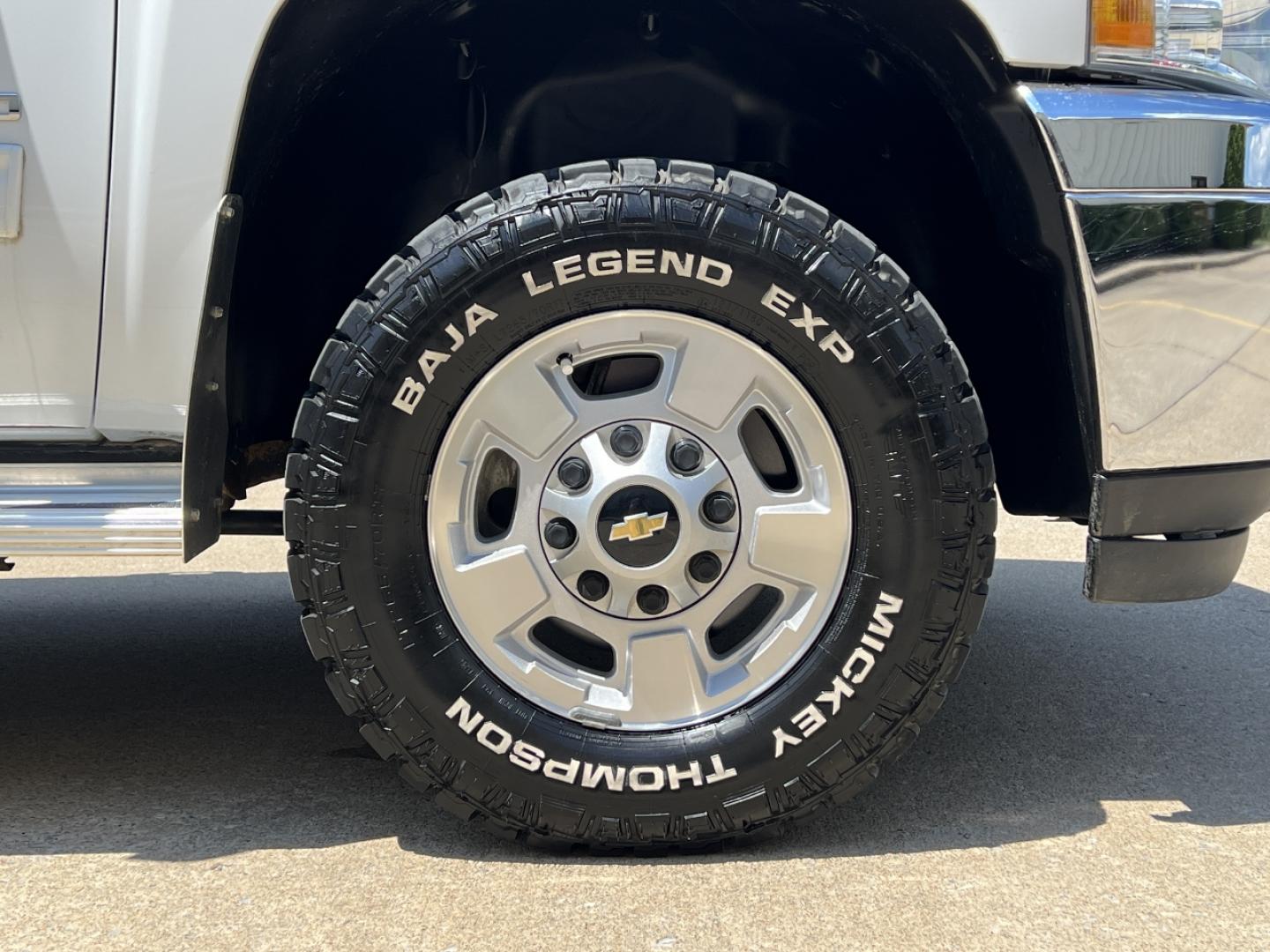 2013 WHITE /Black Cloth Chevrolet Silverado 2500HD LT Ext. Cab 4WD (1GC2KXCGXDZ) with an 6.0L V8 engine, Automatic transmission, located at 2990 Old Orchard Rd., Jackson, MO, 63755, 37.354214, -89.612106 - 2013 Chevrolet Silverado 2500HD LT Only 44xxx miles 4x4 6.0L V8 Automatic New Tires Power Driver Seat Cruise Power Windows/Locks/Mirrors We have financing available and we accept trades! Fill out a credit application on our website or come by today! If you have any questions, give us a cal - Photo#37