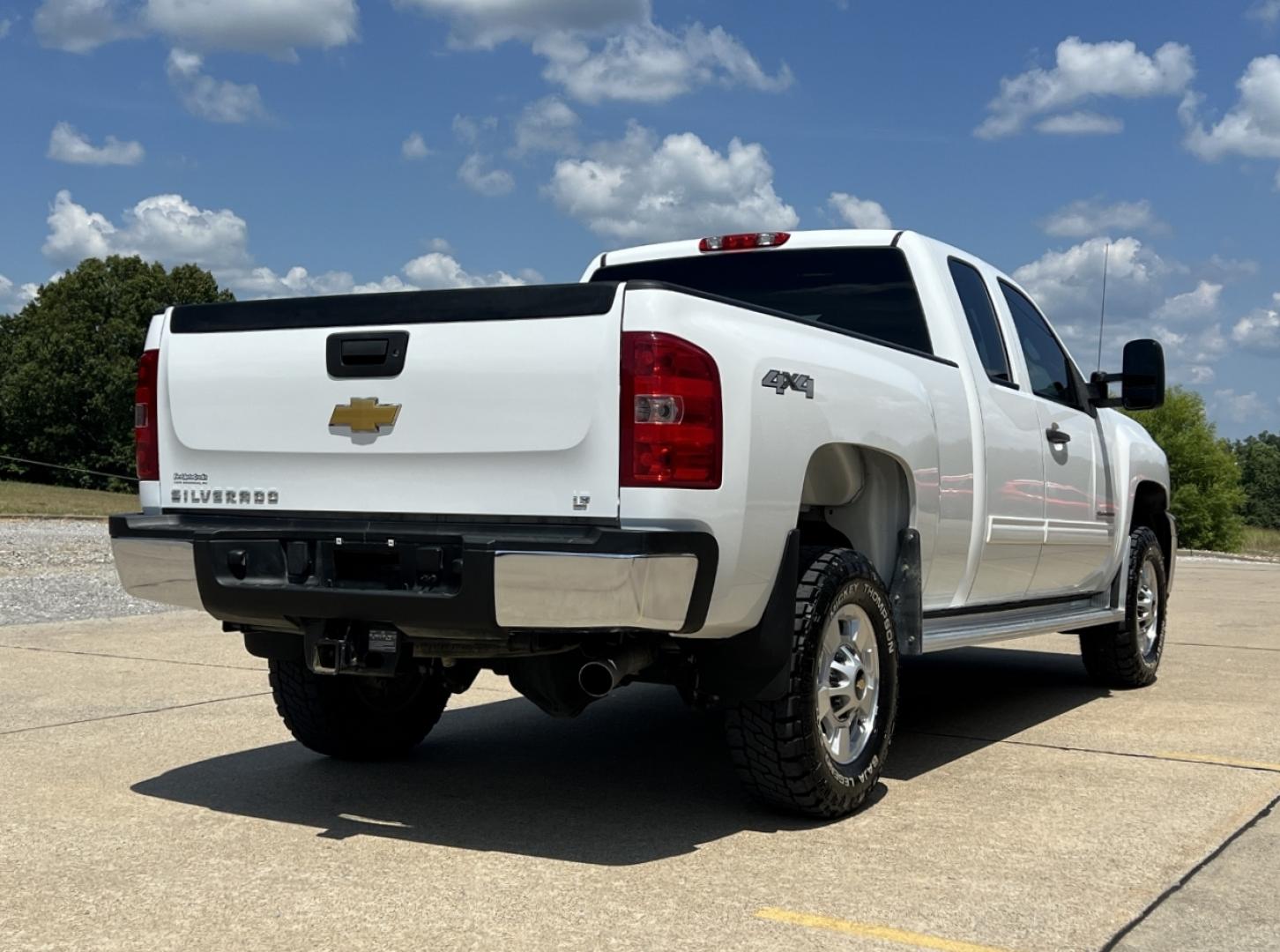 2013 WHITE /Black Cloth Chevrolet Silverado 2500HD LT Ext. Cab 4WD (1GC2KXCGXDZ) with an 6.0L V8 engine, Automatic transmission, located at 2990 Old Orchard Rd., Jackson, MO, 63755, 37.354214, -89.612106 - 2013 Chevrolet Silverado 2500HD LT Only 44xxx miles 4x4 6.0L V8 Automatic New Tires Power Driver Seat Cruise Power Windows/Locks/Mirrors We have financing available and we accept trades! Fill out a credit application on our website or come by today! If you have any questions, give us a cal - Photo#7