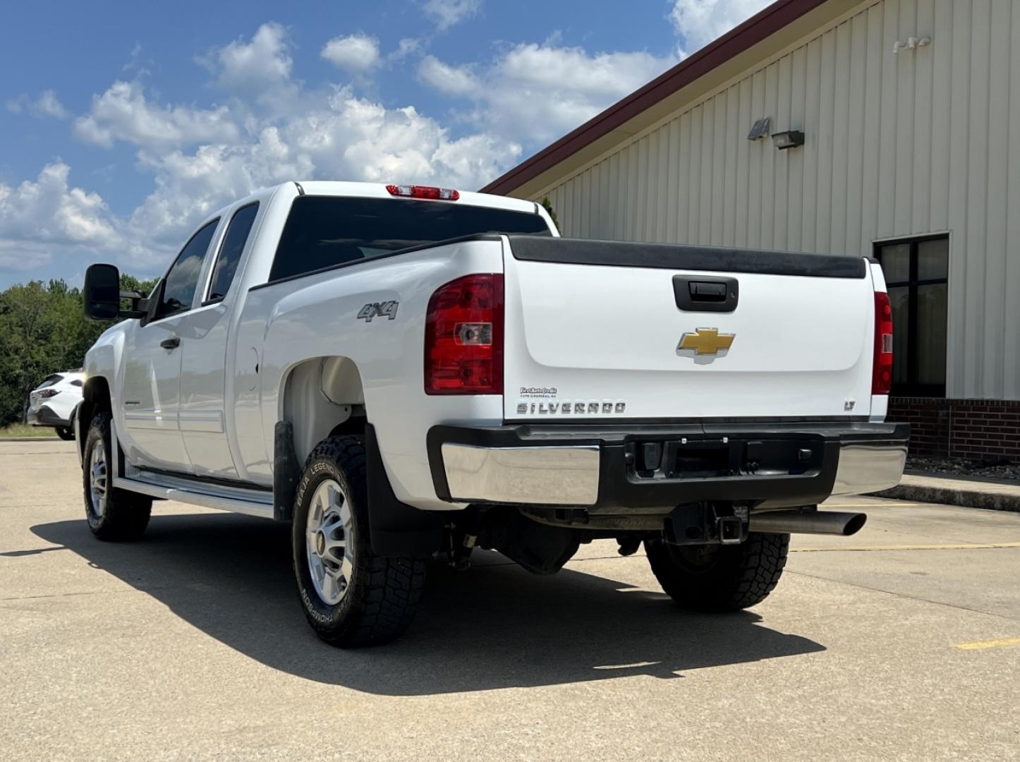2013 WHITE /Black Cloth Chevrolet Silverado 2500HD LT Ext. Cab 4WD (1GC2KXCGXDZ) with an 6.0L V8 engine, Automatic transmission, located at 2990 Old Orchard Rd., Jackson, MO, 63755, 37.354214, -89.612106 - 2013 Chevrolet Silverado 2500HD LT Only 44xxx miles 4x4 6.0L V8 Automatic New Tires Power Driver Seat Cruise Power Windows/Locks/Mirrors We have financing available and we accept trades! Fill out a credit application on our website or come by today! If you have any questions, give us a cal - Photo#8