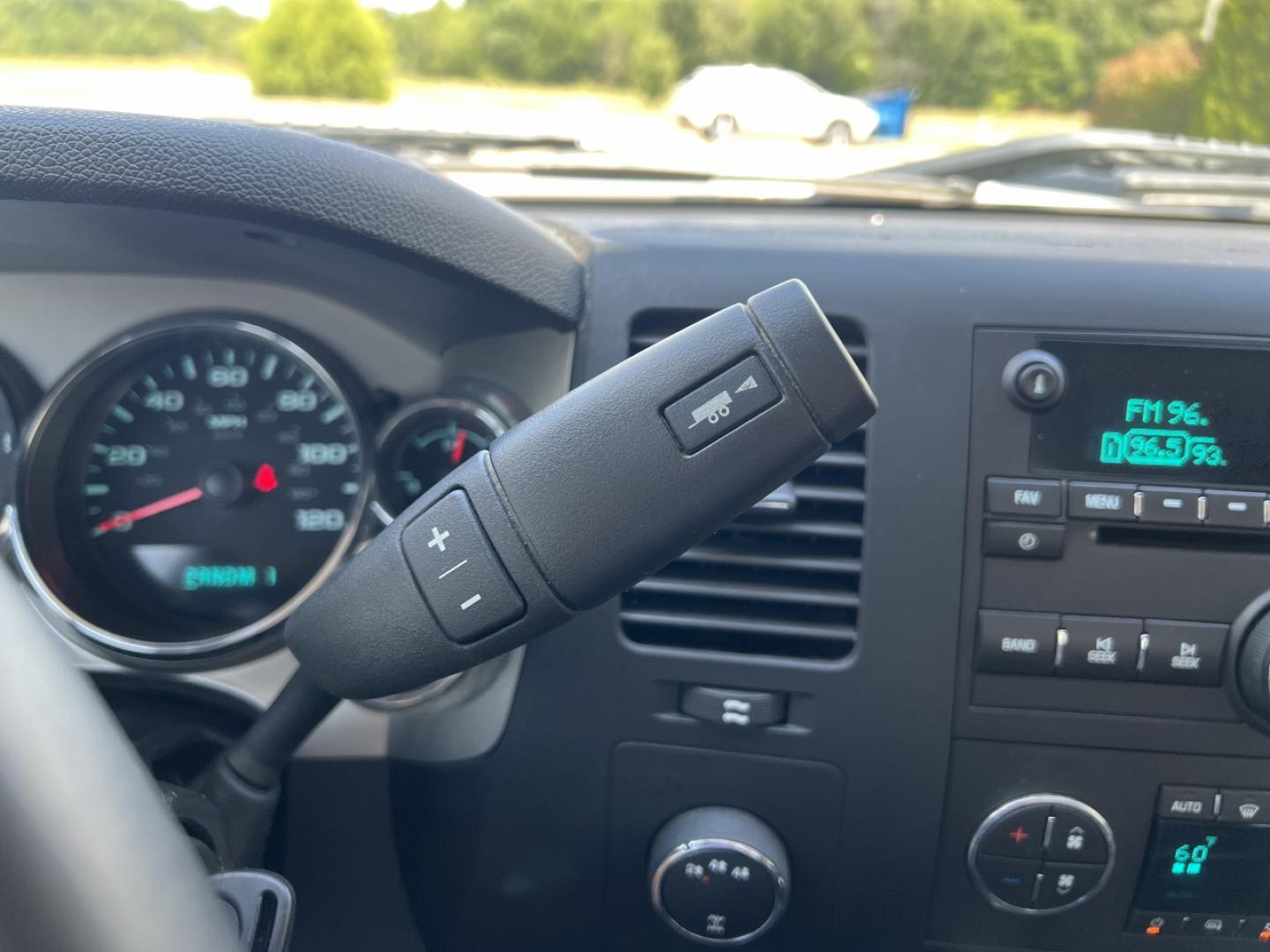 2013 WHITE /Black Cloth Chevrolet Silverado 2500HD LT Ext. Cab 4WD (1GC2KXCGXDZ) with an 6.0L V8 engine, Automatic transmission, located at 2990 Old Orchard Rd., Jackson, MO, 63755, 37.354214, -89.612106 - 2013 Chevrolet Silverado 2500HD LT Only 44xxx miles 4x4 6.0L V8 Automatic New Tires Power Driver Seat Cruise Power Windows/Locks/Mirrors We have financing available and we accept trades! Fill out a credit application on our website or come by today! If you have any questions, give us a cal - Photo#23