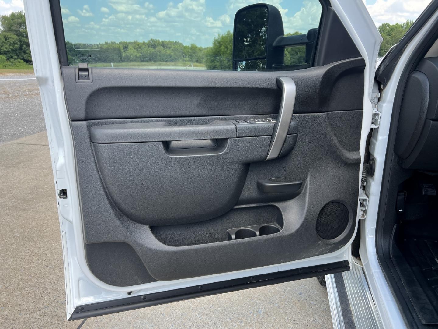 2013 WHITE /Black Cloth Chevrolet Silverado 2500HD LT Ext. Cab 4WD (1GC2KXCGXDZ) with an 6.0L V8 engine, Automatic transmission, located at 2990 Old Orchard Rd., Jackson, MO, 63755, 37.354214, -89.612106 - 2013 Chevrolet Silverado 2500HD LT Only 44xxx miles 4x4 6.0L V8 Automatic New Tires Power Driver Seat Cruise Power Windows/Locks/Mirrors We have financing available and we accept trades! Fill out a credit application on our website or come by today! If you have any questions, give us a cal - Photo#11