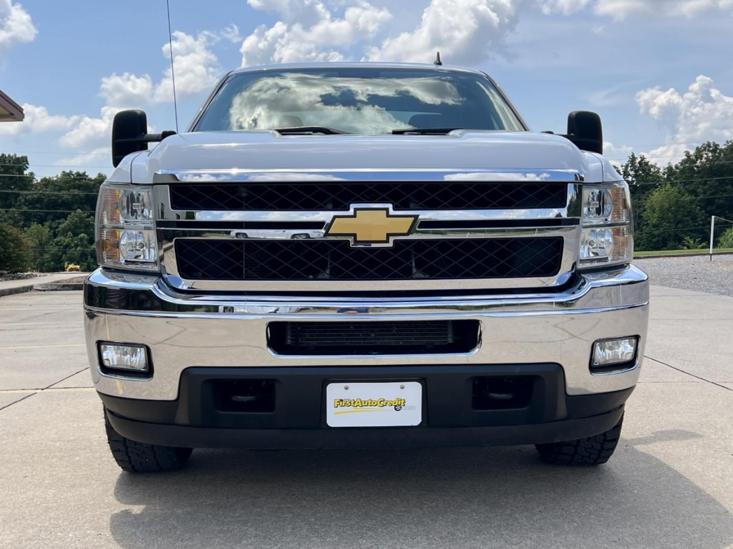 2013 WHITE /Black Cloth Chevrolet Silverado 2500HD LT Ext. Cab 4WD (1GC2KXCGXDZ) with an 6.0L V8 engine, Automatic transmission, located at 2990 Old Orchard Rd., Jackson, MO, 63755, 37.354214, -89.612106 - 2013 Chevrolet Silverado 2500HD LT Only 44xxx miles 4x4 6.0L V8 Automatic New Tires Power Driver Seat Cruise Power Windows/Locks/Mirrors We have financing available and we accept trades! Fill out a credit application on our website or come by today! If you have any questions, give us a cal - Photo#10