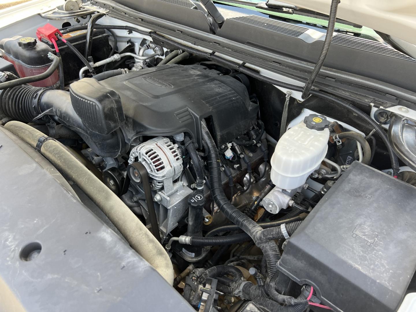 2013 WHITE /Black Cloth Chevrolet Silverado 2500HD LT Ext. Cab 4WD (1GC2KXCGXDZ) with an 6.0L V8 engine, Automatic transmission, located at 2990 Old Orchard Rd., Jackson, MO, 63755, 37.354214, -89.612106 - 2013 Chevrolet Silverado 2500HD LT Only 44xxx miles 4x4 6.0L V8 Automatic New Tires Power Driver Seat Cruise Power Windows/Locks/Mirrors We have financing available and we accept trades! Fill out a credit application on our website or come by today! If you have any questions, give us a cal - Photo#32