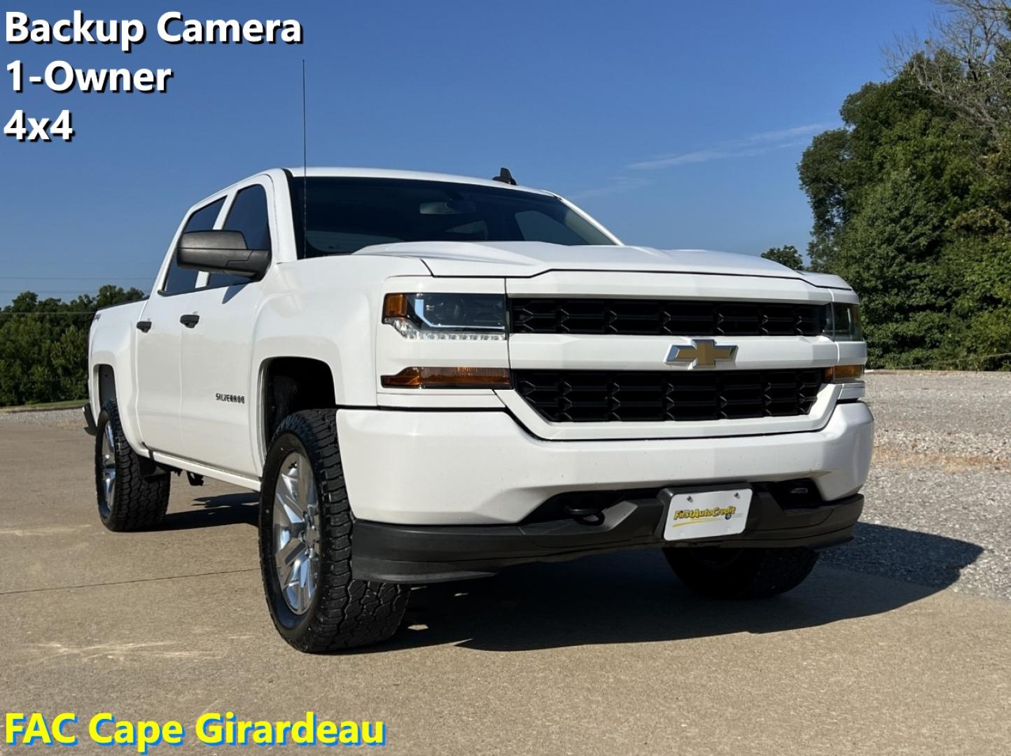 2018 WHITE /Gray Cloth Chevrolet Silverado 1500 Custom Crew Cab 4WD (3GCUKPEC4JG) with an 5.3L V8 engine, Automatic transmission, located at 506 S. Kingshighway, Cape Girardeau, MO, 63703, (573) 235-5000, 37.294991, -89.553635 - 2018 Chevrolet Silverado 1500 Custom 1-Owner 137xxx miles 4x4 5.3L V8 Automatic Backup Camera Bluetooth Cruise Power Windows/Locks/Mirrors We have financing available and we accept trades! Fill out a credit application on our website or come by today! If you have any questions, give us a - Photo#0