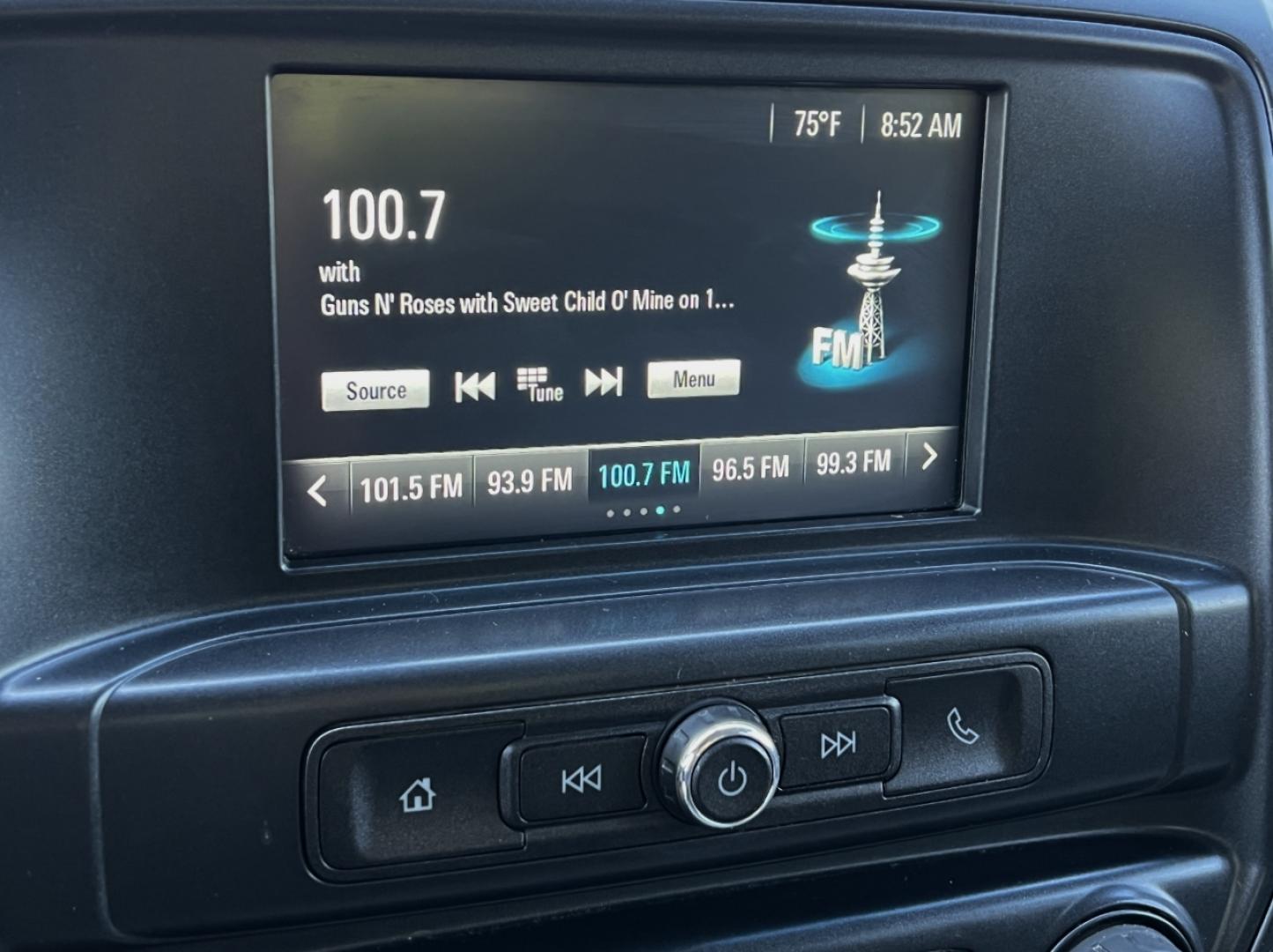 2018 WHITE /Gray Cloth Chevrolet Silverado 1500 Custom Crew Cab 4WD (3GCUKPEC4JG) with an 5.3L V8 engine, Automatic transmission, located at 506 S. Kingshighway, Cape Girardeau, MO, 63703, (573) 235-5000, 37.294991, -89.553635 - 2018 Chevrolet Silverado 1500 Custom 1-Owner 137xxx miles 4x4 5.3L V8 Automatic Backup Camera Bluetooth Cruise Power Windows/Locks/Mirrors We have financing available and we accept trades! Fill out a credit application on our website or come by today! If you have any questions, give us a - Photo#22