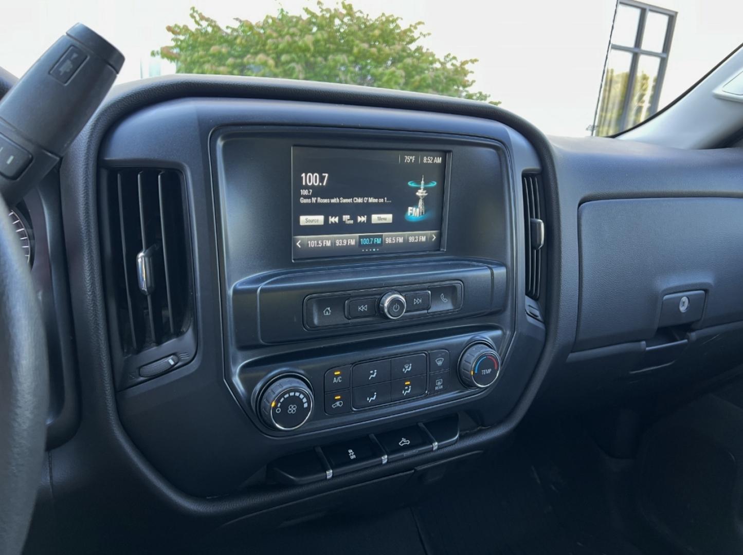 2018 WHITE /Gray Cloth Chevrolet Silverado 1500 Custom Crew Cab 4WD (3GCUKPEC4JG) with an 5.3L V8 engine, Automatic transmission, located at 506 S. Kingshighway, Cape Girardeau, MO, 63703, (573) 235-5000, 37.294991, -89.553635 - 2018 Chevrolet Silverado 1500 Custom 1-Owner 137xxx miles 4x4 5.3L V8 Automatic Backup Camera Bluetooth Cruise Power Windows/Locks/Mirrors We have financing available and we accept trades! Fill out a credit application on our website or come by today! If you have any questions, give us a - Photo#21