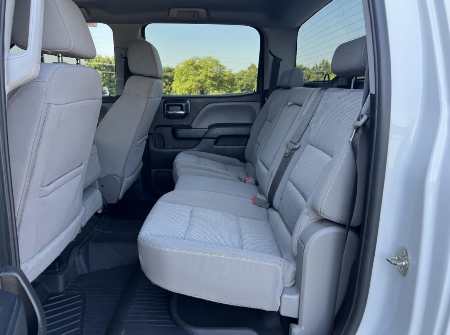 2018 WHITE /Gray Cloth Chevrolet Silverado 1500 Custom Crew Cab 4WD (3GCUKPEC4JG) with an 5.3L V8 engine, Automatic transmission, located at 506 S. Kingshighway, Cape Girardeau, MO, 63703, (573) 235-5000, 37.294991, -89.553635 - 2018 Chevrolet Silverado 1500 Custom 1-Owner 137xxx miles 4x4 5.3L V8 Automatic Backup Camera Bluetooth Cruise Power Windows/Locks/Mirrors We have financing available and we accept trades! Fill out a credit application on our website or come by today! If you have any questions, give us a - Photo#15
