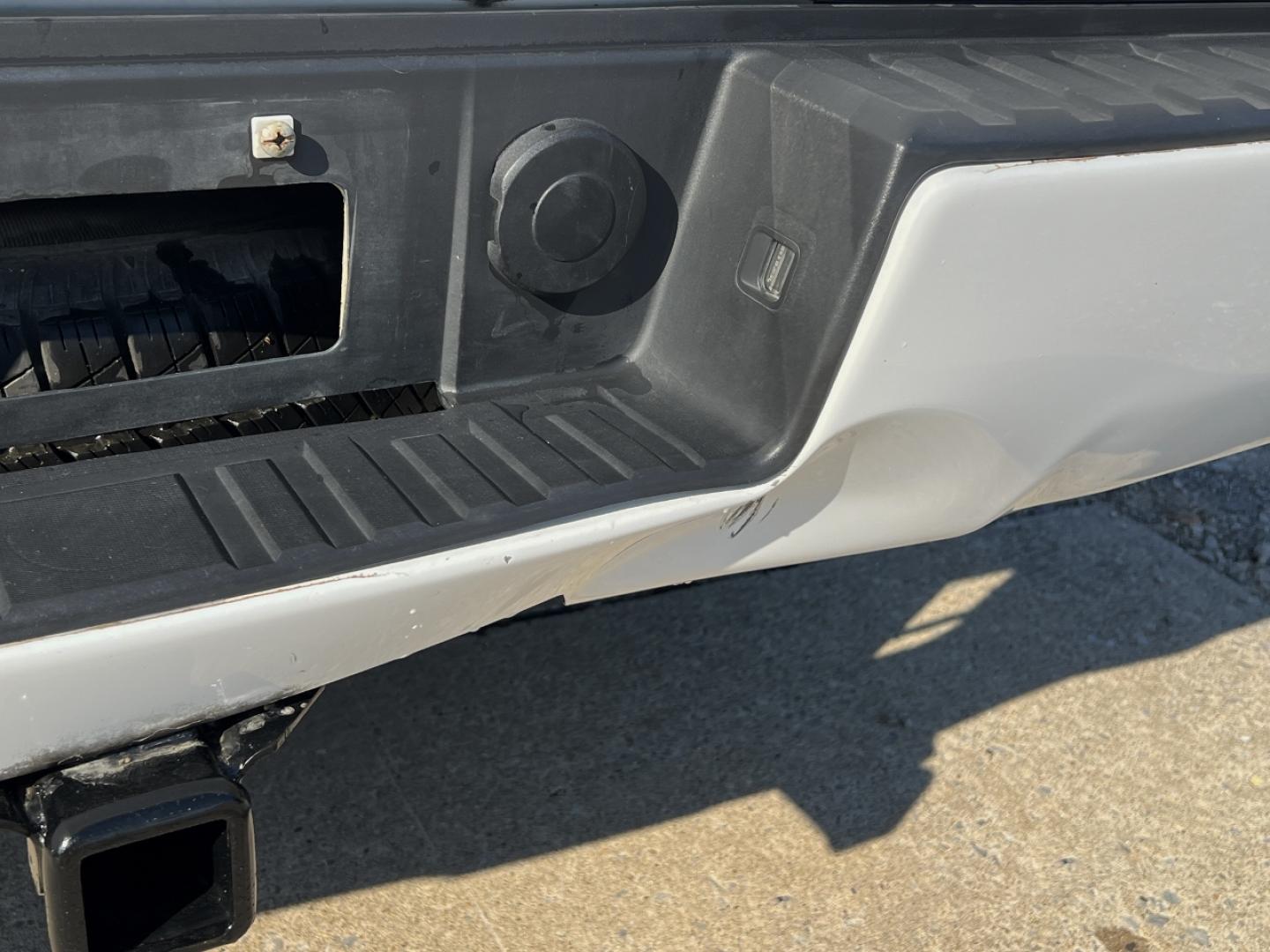 2018 WHITE /Gray Cloth Chevrolet Silverado 1500 Custom Crew Cab 4WD (3GCUKPEC4JG) with an 5.3L V8 engine, Automatic transmission, located at 506 S. Kingshighway, Cape Girardeau, MO, 63703, (573) 235-5000, 37.294991, -89.553635 - 2018 Chevrolet Silverado 1500 Custom 1-Owner 137xxx miles 4x4 5.3L V8 Automatic Backup Camera Bluetooth Cruise Power Windows/Locks/Mirrors We have financing available and we accept trades! Fill out a credit application on our website or come by today! If you have any questions, give us a - Photo#34