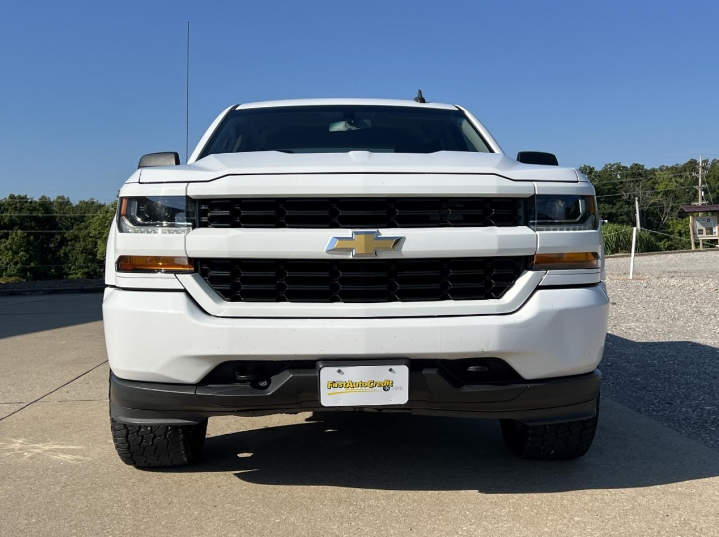2018 WHITE /Gray Cloth Chevrolet Silverado 1500 Custom Crew Cab 4WD (3GCUKPEC4JG) with an 5.3L V8 engine, Automatic transmission, located at 506 S. Kingshighway, Cape Girardeau, MO, 63703, (573) 235-5000, 37.294991, -89.553635 - 2018 Chevrolet Silverado 1500 Custom 1-Owner 137xxx miles 4x4 5.3L V8 Automatic Backup Camera Bluetooth Cruise Power Windows/Locks/Mirrors We have financing available and we accept trades! Fill out a credit application on our website or come by today! If you have any questions, give us a - Photo#10