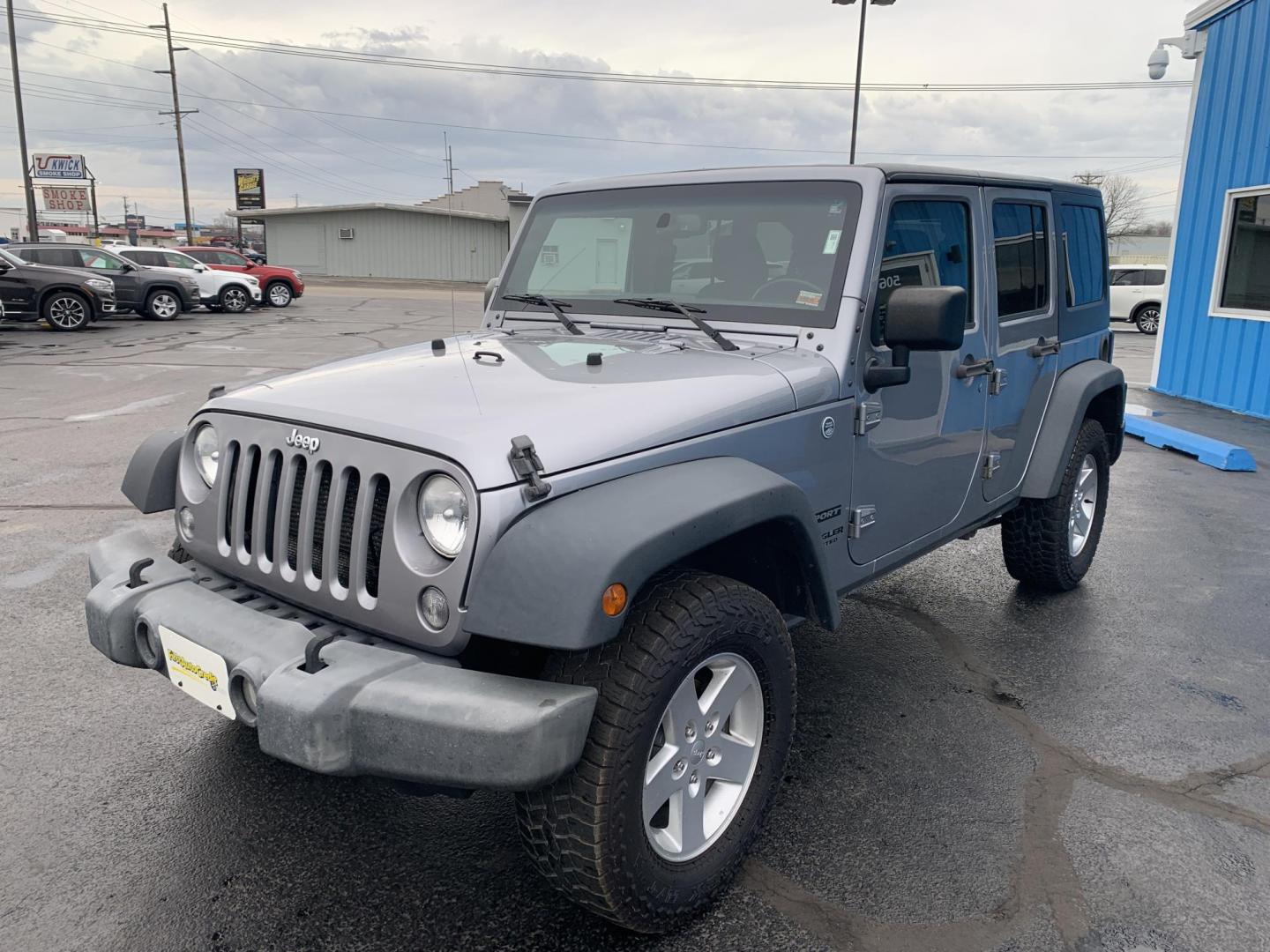 2015 GRAY /Black Cloth Jeep Wrangler Unlimited Sport 4WD (1C4BJWDG0FL) with an 3.6L V6 engine, Automatic transmission, located at 506 S. Kingshighway, Cape Girardeau, MO, 63703, (573) 235-5000, 37.294991, -89.553635 - 2015 Jeep Wrangler Unlimited Sport 205xxx miles 4x4 3.6L V6 Automatic Cruise Power Windows/Locks/Mirrors We have financing available and we accept trades! Fill out a credit application on our website or come by today! If you have any questions, give us a call at (573) 235-5000 or visit our - Photo#2