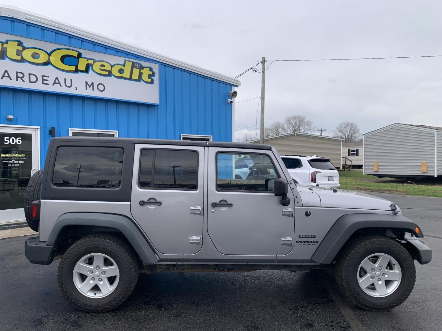 2015 GRAY /Black Cloth Jeep Wrangler Unlimited Sport 4WD (1C4BJWDG0FL) with an 3.6L V6 engine, Automatic transmission, located at 506 S. Kingshighway, Cape Girardeau, MO, 63703, (573) 235-5000, 37.294991, -89.553635 - 2015 Jeep Wrangler Unlimited Sport 205xxx miles 4x4 3.6L V6 Automatic Cruise Power Windows/Locks/Mirrors We have financing available and we accept trades! Fill out a credit application on our website or come by today! If you have any questions, give us a call at (573) 235-5000 or visit our - Photo#8