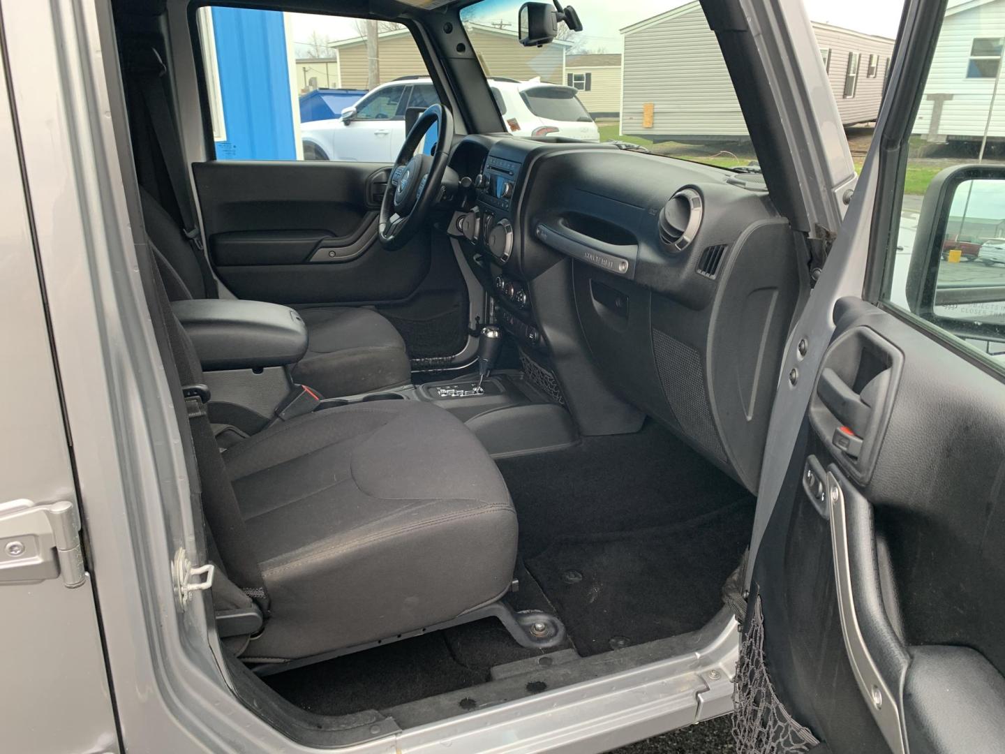 2015 GRAY /Black Cloth Jeep Wrangler Unlimited Sport 4WD (1C4BJWDG0FL) with an 3.6L V6 engine, Automatic transmission, located at 506 S. Kingshighway, Cape Girardeau, MO, 63703, (573) 235-5000, 37.294991, -89.553635 - 2015 Jeep Wrangler Unlimited Sport 205xxx miles 4x4 3.6L V6 Automatic Cruise Power Windows/Locks/Mirrors We have financing available and we accept trades! Fill out a credit application on our website or come by today! If you have any questions, give us a call at (573) 235-5000 or visit our - Photo#10