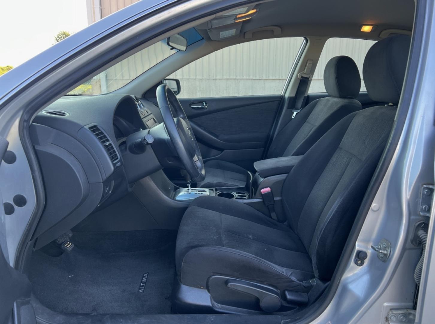 2012 SILVER /Black Cloth Nissan Altima 2.5 S (1N4AL2AP5CC) with an 2.5L 4 Cyl. engine, Automatic transmission, located at 2990 Old Orchard Rd., Jackson, MO, 63755, 37.354214, -89.612106 - We have financing available and we accept trades! Fill out a credit application on our website or come by today! If you have any questions, give us a call at (573) 204-7777 or visit our website at firstautocredit.com. - Photo#3
