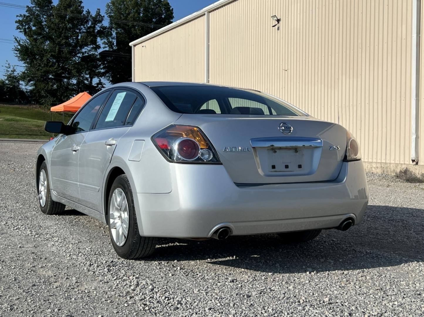 2012 SILVER /Black Cloth Nissan Altima 2.5 S (1N4AL2AP5CC) with an 2.5L 4 Cyl. engine, Automatic transmission, located at 2990 Old Orchard Rd., Jackson, MO, 63755, 37.354214, -89.612106 - We have financing available and we accept trades! Fill out a credit application on our website or come by today! If you have any questions, give us a call at (573) 204-7777 or visit our website at firstautocredit.com. - Photo#6
