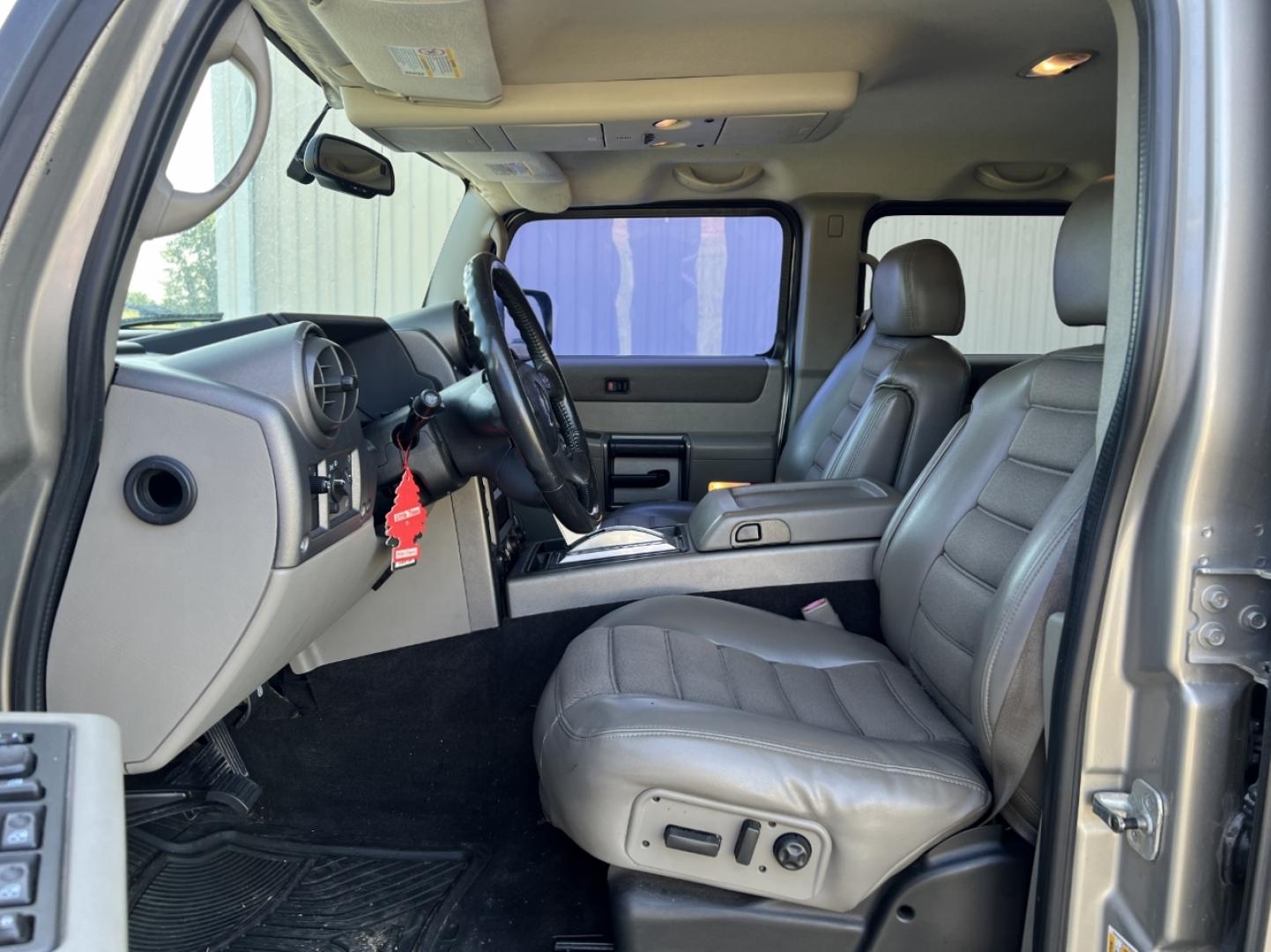 2004 TAN /Tan Hummer H2 Sport Utility (5GRGN23U84H) with an 6.0L V8 engine, Automatic transmission, located at 2990 Old Orchard Rd., Jackson, MO, 63755, 37.354214, -89.612106 - We have financing available and we accept trades! Fill out a credit application on our website or come by today! If you have any questions, give us a call at (573) 204-7777 or visit our website at firstautocredit.com. - Photo#4