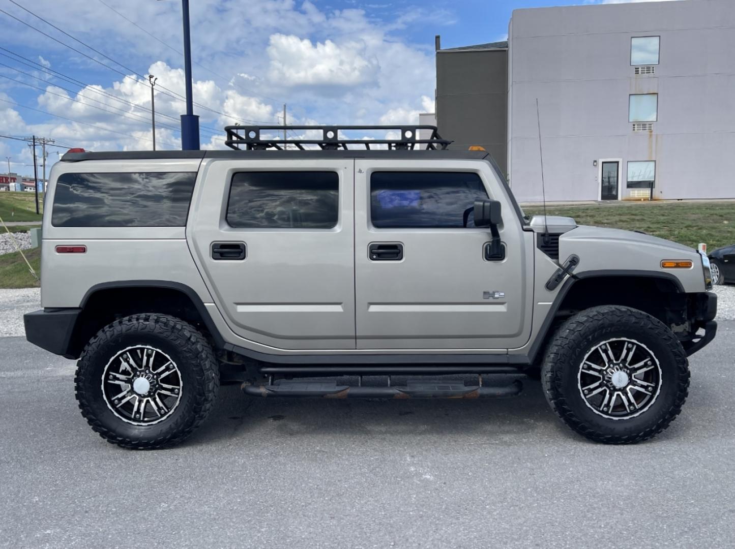 2004 TAN /Tan Hummer H2 Sport Utility (5GRGN23U84H) with an 6.0L V8 engine, Automatic transmission, located at 2990 Old Orchard Rd., Jackson, MO, 63755, 37.354214, -89.612106 - We have financing available and we accept trades! Fill out a credit application on our website or come by today! If you have any questions, give us a call at (573) 204-7777 or visit our website at firstautocredit.com. - Photo#6