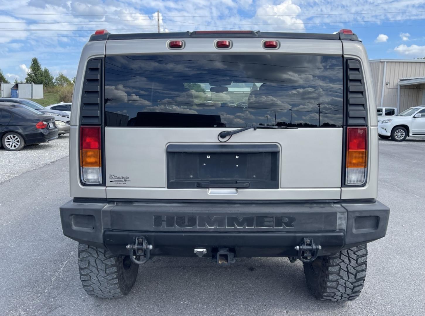 2004 TAN /Tan Hummer H2 Sport Utility (5GRGN23U84H) with an 6.0L V8 engine, Automatic transmission, located at 2990 Old Orchard Rd., Jackson, MO, 63755, 37.354214, -89.612106 - We have financing available and we accept trades! Fill out a credit application on our website or come by today! If you have any questions, give us a call at (573) 204-7777 or visit our website at firstautocredit.com. - Photo#9