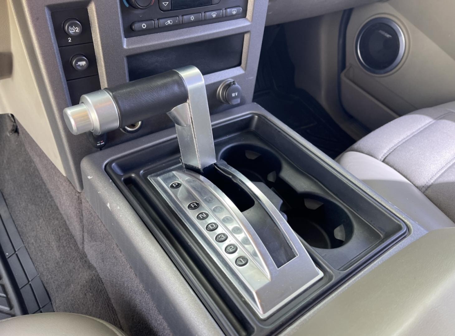 2004 TAN /Tan Hummer H2 Sport Utility (5GRGN23U84H) with an 6.0L V8 engine, Automatic transmission, located at 2990 Old Orchard Rd., Jackson, MO, 63755, 37.354214, -89.612106 - We have financing available and we accept trades! Fill out a credit application on our website or come by today! If you have any questions, give us a call at (573) 204-7777 or visit our website at firstautocredit.com. - Photo#18