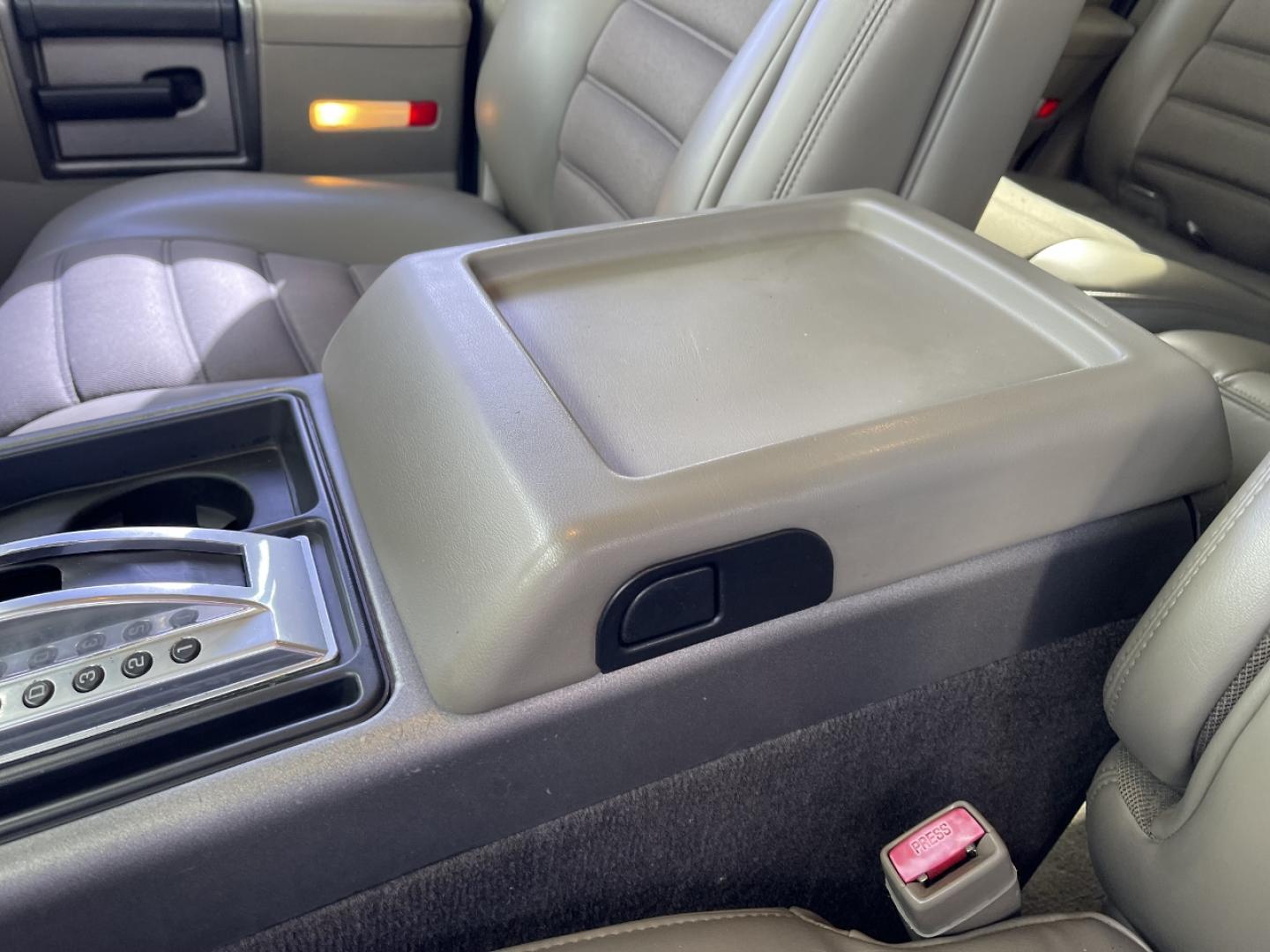 2004 TAN /Tan Hummer H2 Sport Utility (5GRGN23U84H) with an 6.0L V8 engine, Automatic transmission, located at 2990 Old Orchard Rd., Jackson, MO, 63755, 37.354214, -89.612106 - We have financing available and we accept trades! Fill out a credit application on our website or come by today! If you have any questions, give us a call at (573) 204-7777 or visit our website at firstautocredit.com. - Photo#21