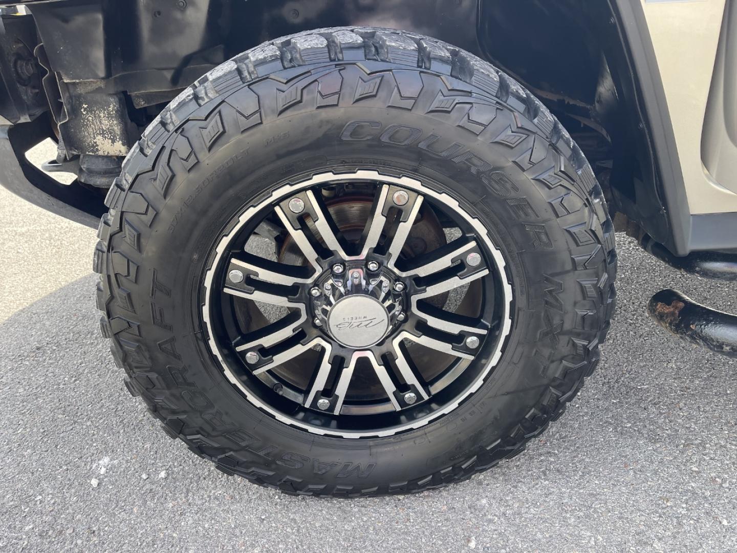 2004 TAN /Tan Hummer H2 Sport Utility (5GRGN23U84H) with an 6.0L V8 engine, Automatic transmission, located at 2990 Old Orchard Rd., Jackson, MO, 63755, 37.354214, -89.612106 - We have financing available and we accept trades! Fill out a credit application on our website or come by today! If you have any questions, give us a call at (573) 204-7777 or visit our website at firstautocredit.com. - Photo#26