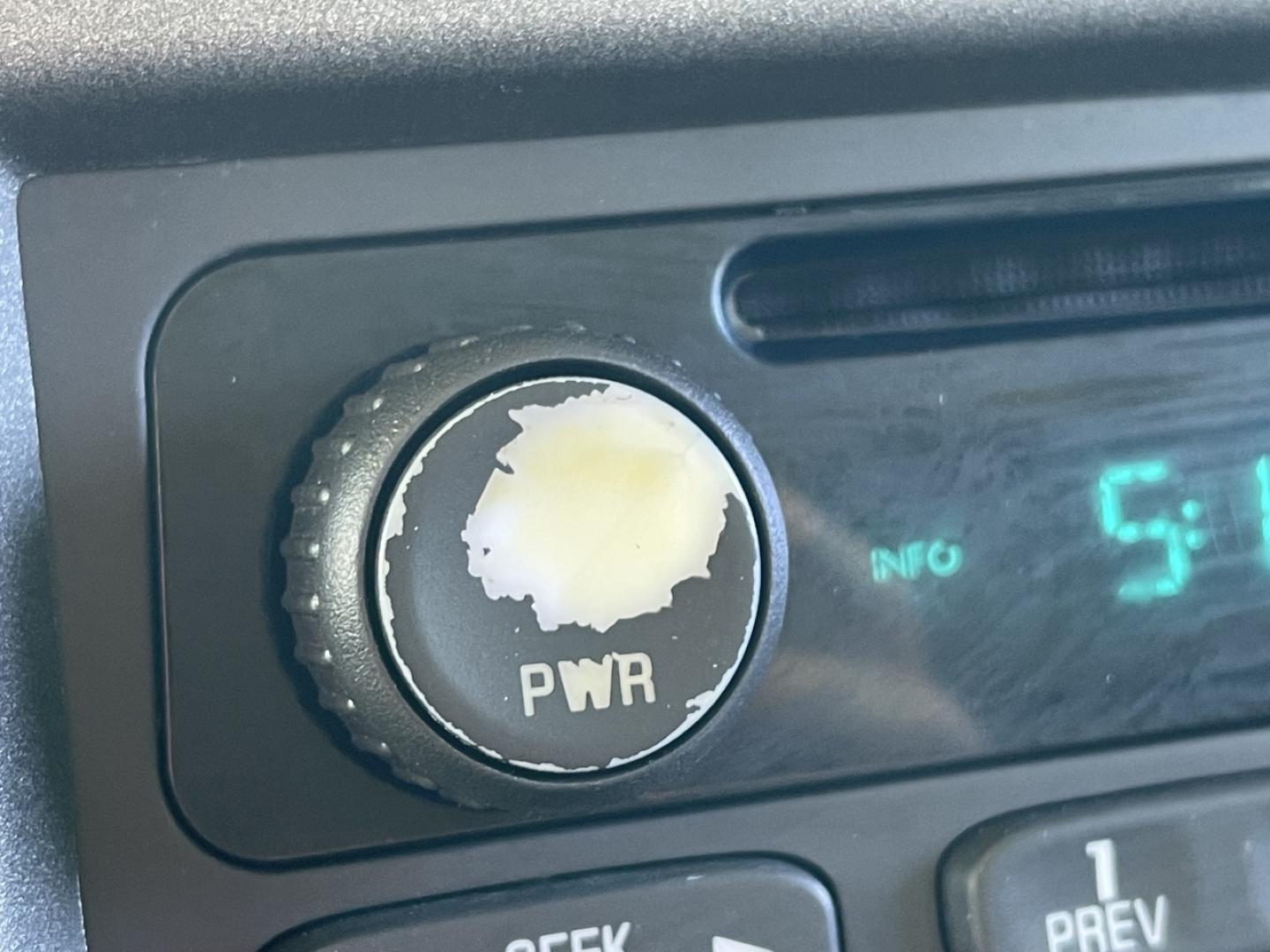 2004 TAN /Tan Hummer H2 Sport Utility (5GRGN23U84H) with an 6.0L V8 engine, Automatic transmission, located at 2990 Old Orchard Rd., Jackson, MO, 63755, 37.354214, -89.612106 - We have financing available and we accept trades! Fill out a credit application on our website or come by today! If you have any questions, give us a call at (573) 204-7777 or visit our website at firstautocredit.com. - Photo#32