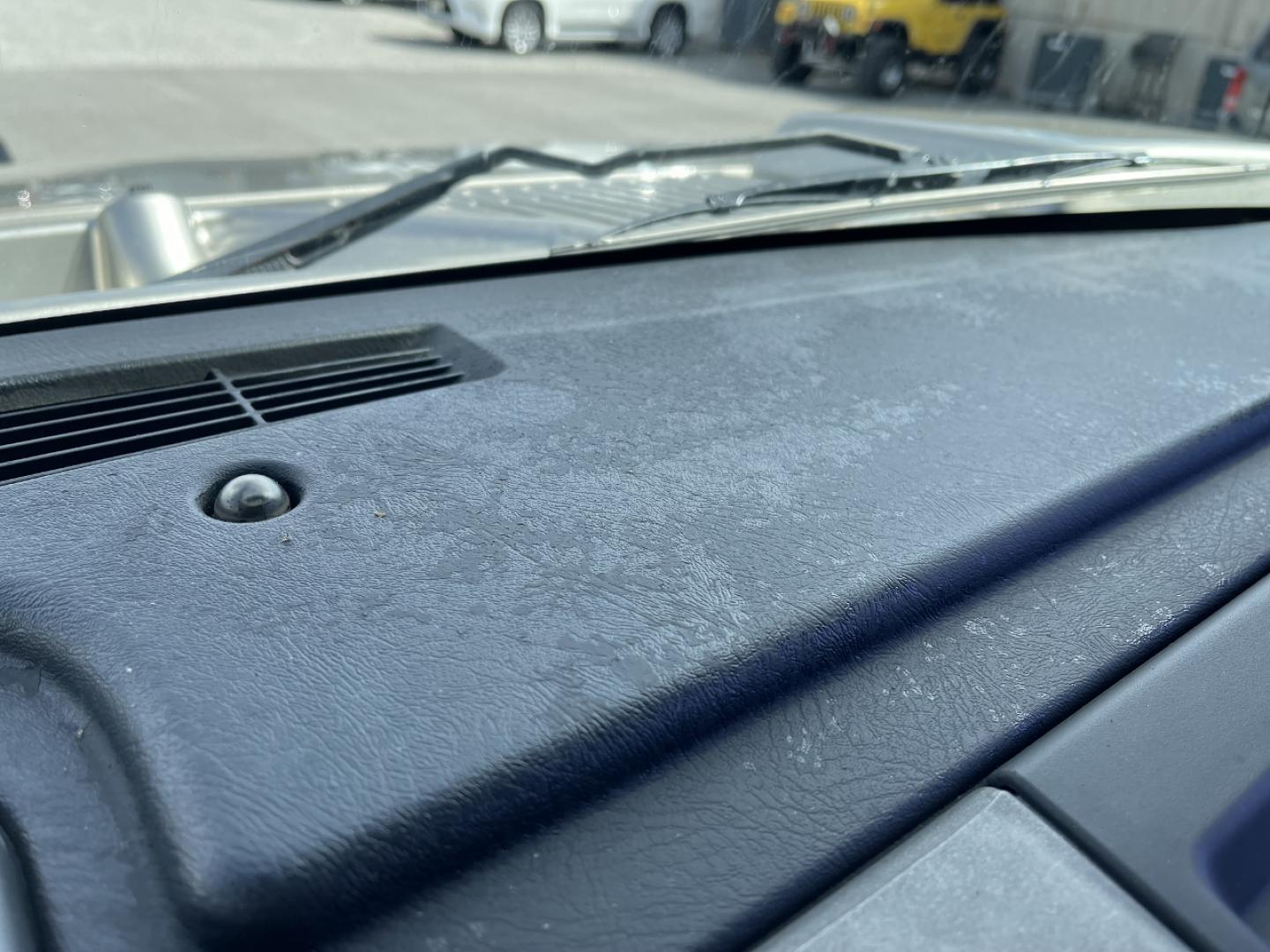 2004 TAN /Tan Hummer H2 Sport Utility (5GRGN23U84H) with an 6.0L V8 engine, Automatic transmission, located at 2990 Old Orchard Rd., Jackson, MO, 63755, 37.354214, -89.612106 - We have financing available and we accept trades! Fill out a credit application on our website or come by today! If you have any questions, give us a call at (573) 204-7777 or visit our website at firstautocredit.com. - Photo#33