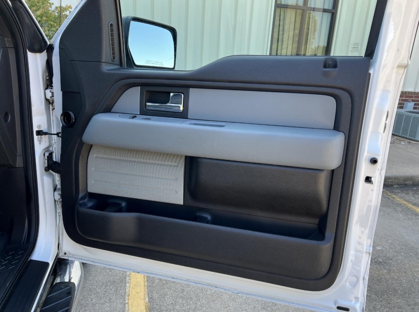 2012 WHITE /Gray Vinyl Ford F-150 XL SuperCrew 5.5-ft. Bed 2WD (1FTFW1CF8CF) with an 5.0L V8 engine, Automatic transmission, located at 506 S. Kingshighway, Cape Girardeau, MO, 63703, (573) 235-5000, 37.294991, -89.553635 - 2012 Ford F-150 XL 181xxx miles Rear Wheel Drive 5.0L V8 Automatic Cruise Power Windows/Locks/Mirrors We have financing available and we accept trades! Fill out a credit application on our website or come by today! If you have any questions, give us a call at (573) 235-5000 or visit our webs - Photo#11