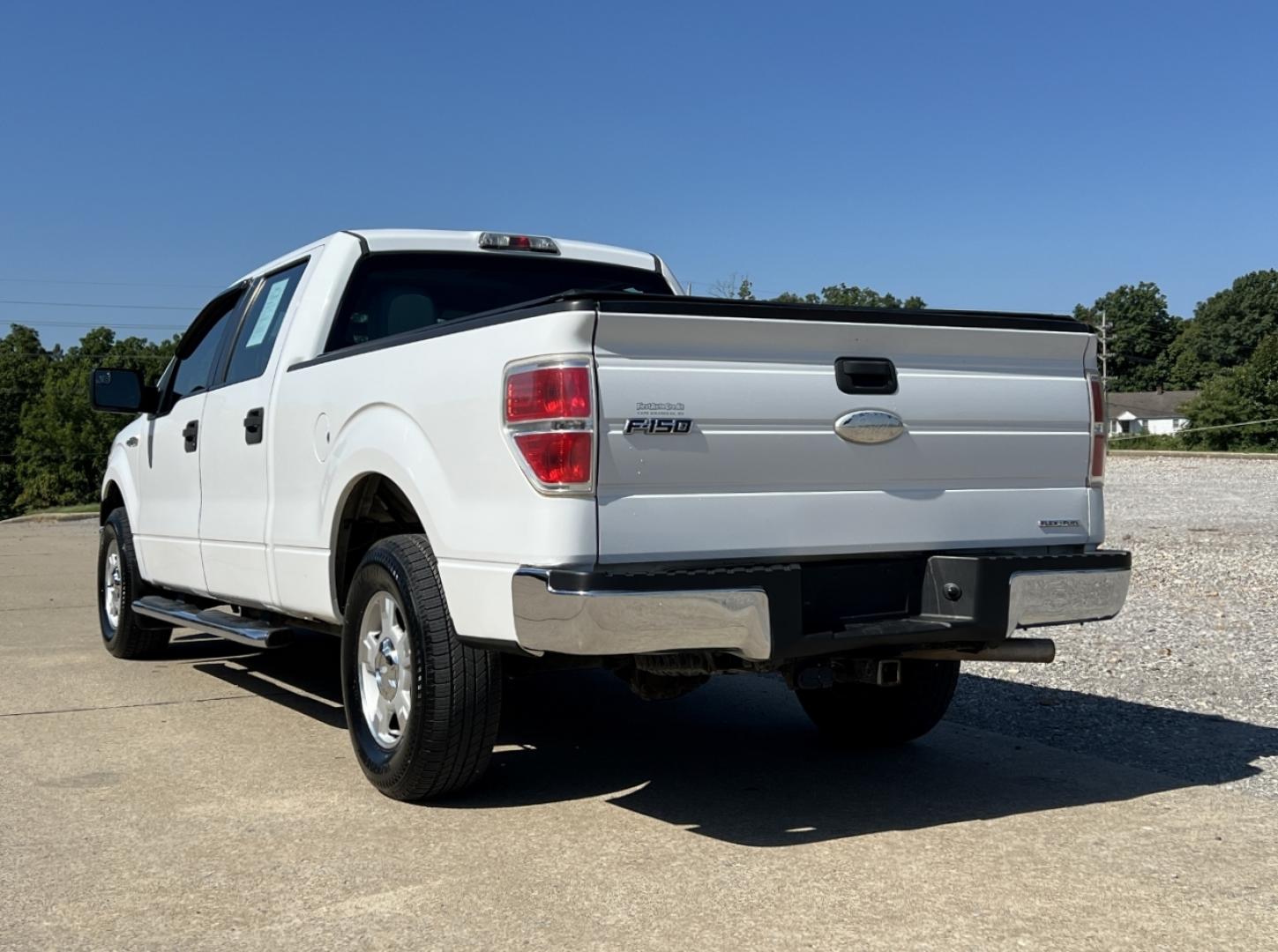 2012 WHITE /Gray Vinyl Ford F-150 XL SuperCrew 5.5-ft. Bed 2WD (1FTFW1CF8CF) with an 5.0L V8 engine, Automatic transmission, located at 506 S. Kingshighway, Cape Girardeau, MO, 63703, (573) 235-5000, 37.294991, -89.553635 - 2012 Ford F-150 XL 181xxx miles Rear Wheel Drive 5.0L V8 Automatic Cruise Power Windows/Locks/Mirrors We have financing available and we accept trades! Fill out a credit application on our website or come by today! If you have any questions, give us a call at (573) 235-5000 or visit our webs - Photo#6