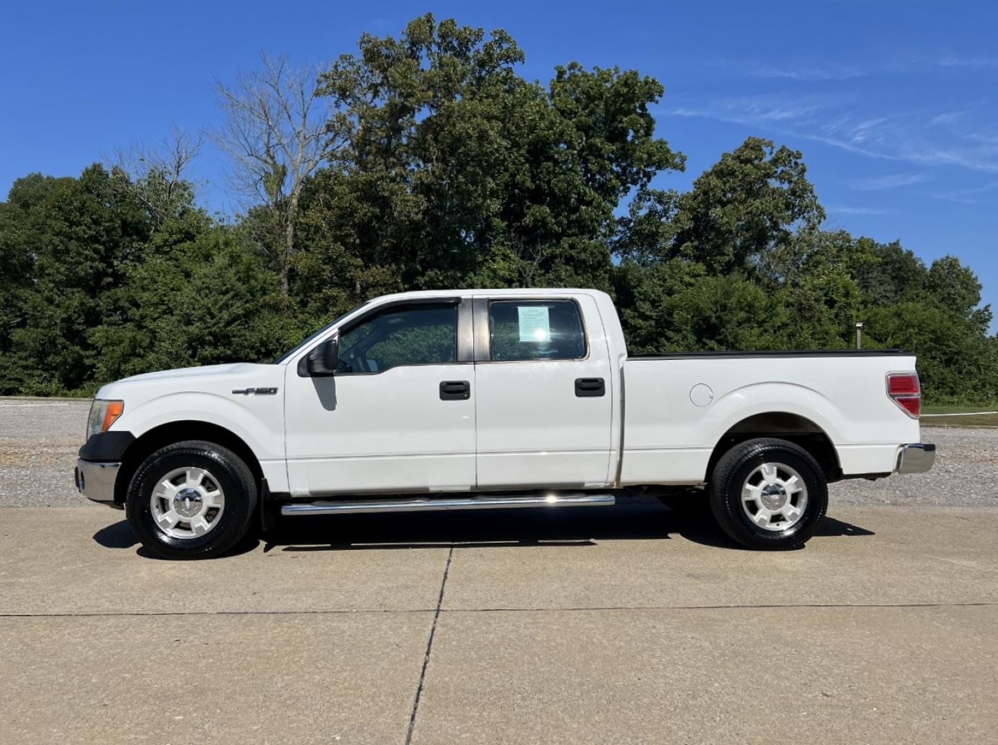 2012 WHITE /Gray Vinyl Ford F-150 XL SuperCrew 5.5-ft. Bed 2WD (1FTFW1CF8CF) with an 5.0L V8 engine, Automatic transmission, located at 506 S. Kingshighway, Cape Girardeau, MO, 63703, (573) 235-5000, 37.294991, -89.553635 - 2012 Ford F-150 XL 181xxx miles Rear Wheel Drive 5.0L V8 Automatic Cruise Power Windows/Locks/Mirrors We have financing available and we accept trades! Fill out a credit application on our website or come by today! If you have any questions, give us a call at (573) 235-5000 or visit our webs - Photo#3