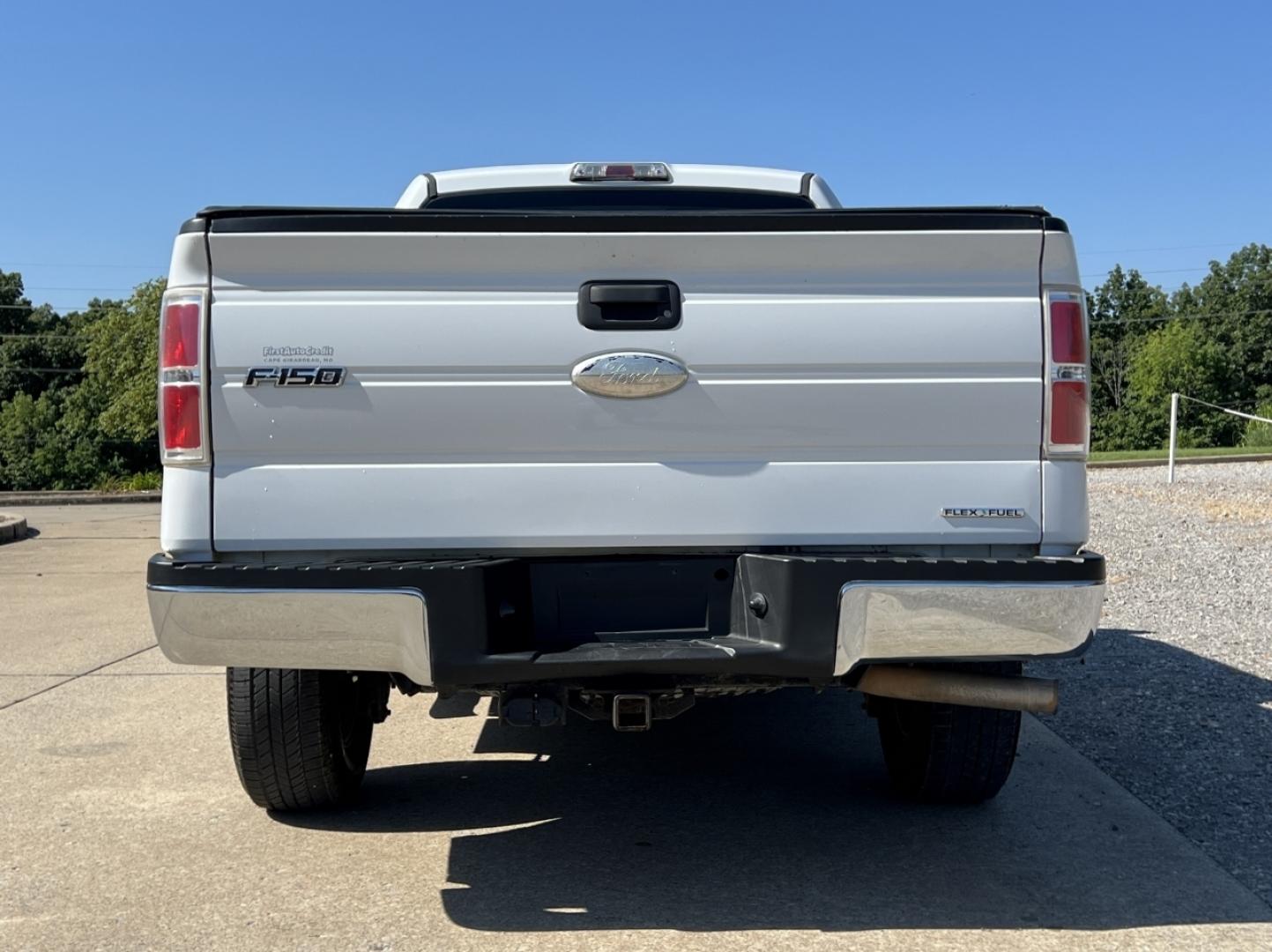 2012 WHITE /Gray Vinyl Ford F-150 XL SuperCrew 5.5-ft. Bed 2WD (1FTFW1CF8CF) with an 5.0L V8 engine, Automatic transmission, located at 506 S. Kingshighway, Cape Girardeau, MO, 63703, (573) 235-5000, 37.294991, -89.553635 - 2012 Ford F-150 XL 181xxx miles Rear Wheel Drive 5.0L V8 Automatic Cruise Power Windows/Locks/Mirrors We have financing available and we accept trades! Fill out a credit application on our website or come by today! If you have any questions, give us a call at (573) 235-5000 or visit our webs - Photo#7