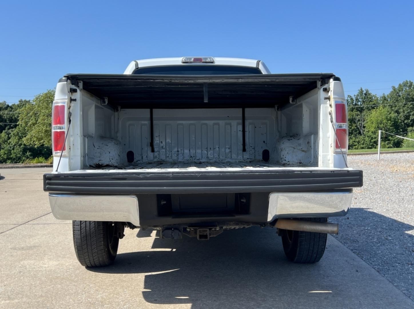 2012 WHITE /Gray Vinyl Ford F-150 XL SuperCrew 5.5-ft. Bed 2WD (1FTFW1CF8CF) with an 5.0L V8 engine, Automatic transmission, located at 506 S. Kingshighway, Cape Girardeau, MO, 63703, (573) 235-5000, 37.294991, -89.553635 - 2012 Ford F-150 XL 181xxx miles Rear Wheel Drive 5.0L V8 Automatic Cruise Power Windows/Locks/Mirrors We have financing available and we accept trades! Fill out a credit application on our website or come by today! If you have any questions, give us a call at (573) 235-5000 or visit our webs - Photo#15