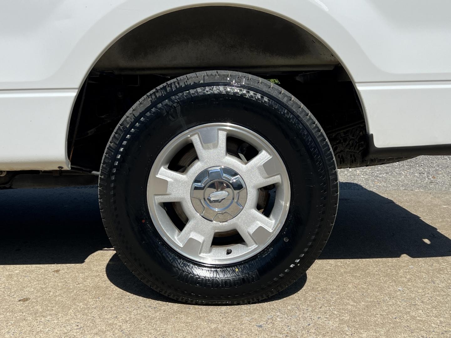 2012 WHITE /Gray Vinyl Ford F-150 XL SuperCrew 5.5-ft. Bed 2WD (1FTFW1CF8CF) with an 5.0L V8 engine, Automatic transmission, located at 506 S. Kingshighway, Cape Girardeau, MO, 63703, (573) 235-5000, 37.294991, -89.553635 - 2012 Ford F-150 XL 181xxx miles Rear Wheel Drive 5.0L V8 Automatic Cruise Power Windows/Locks/Mirrors We have financing available and we accept trades! Fill out a credit application on our website or come by today! If you have any questions, give us a call at (573) 235-5000 or visit our webs - Photo#31