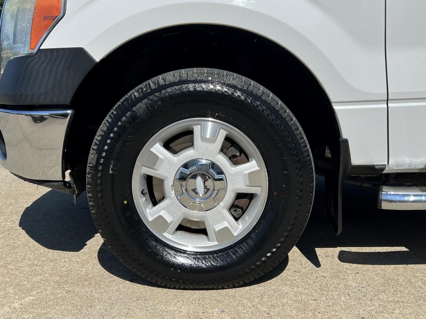 2012 WHITE /Gray Vinyl Ford F-150 XL SuperCrew 5.5-ft. Bed 2WD (1FTFW1CF8CF) with an 5.0L V8 engine, Automatic transmission, located at 506 S. Kingshighway, Cape Girardeau, MO, 63703, (573) 235-5000, 37.294991, -89.553635 - 2012 Ford F-150 XL 181xxx miles Rear Wheel Drive 5.0L V8 Automatic Cruise Power Windows/Locks/Mirrors We have financing available and we accept trades! Fill out a credit application on our website or come by today! If you have any questions, give us a call at (573) 235-5000 or visit our webs - Photo#30